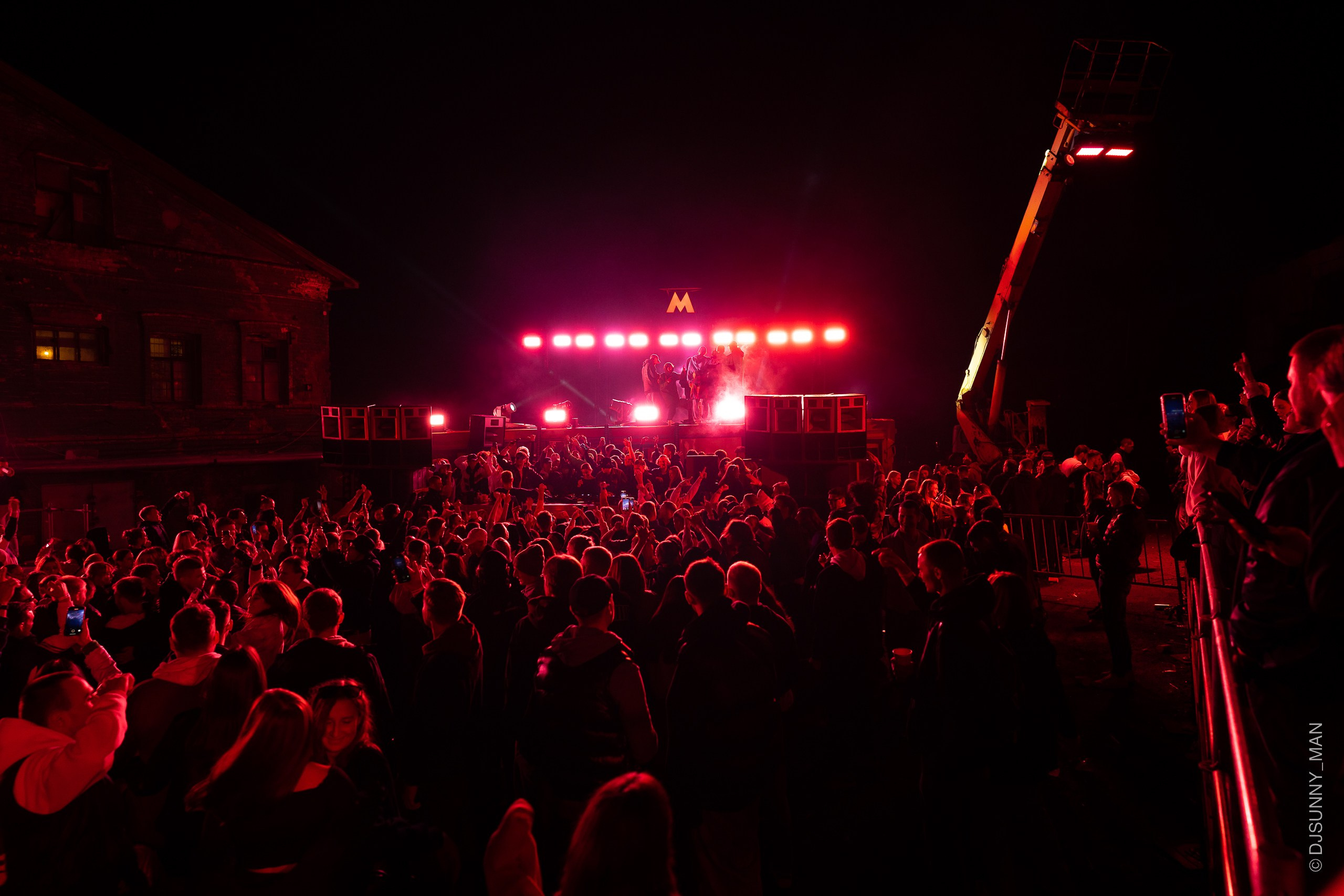 Metro Gorkovskaya. Sunnyman