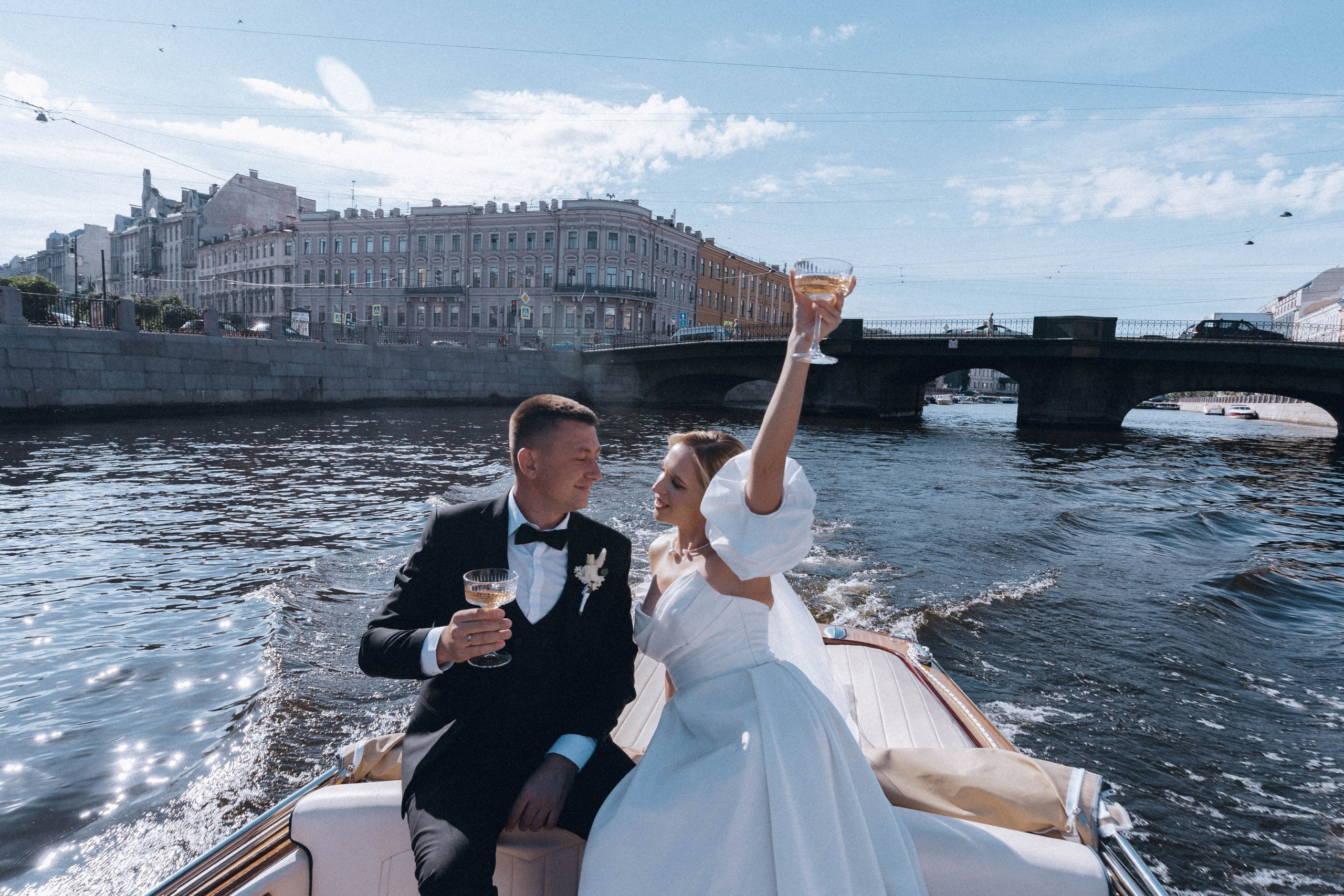 СВАДЕНБНАЯ СЬЕМКА НА КАТЕРЕ ПО КАНАЛАМ САНКТ-ПЕТЕРБУРГА И В АКВАТОРИИ НЕВЫ. Профессиональный фотограф, Санкт-Петербург — Виктория Богомолова
