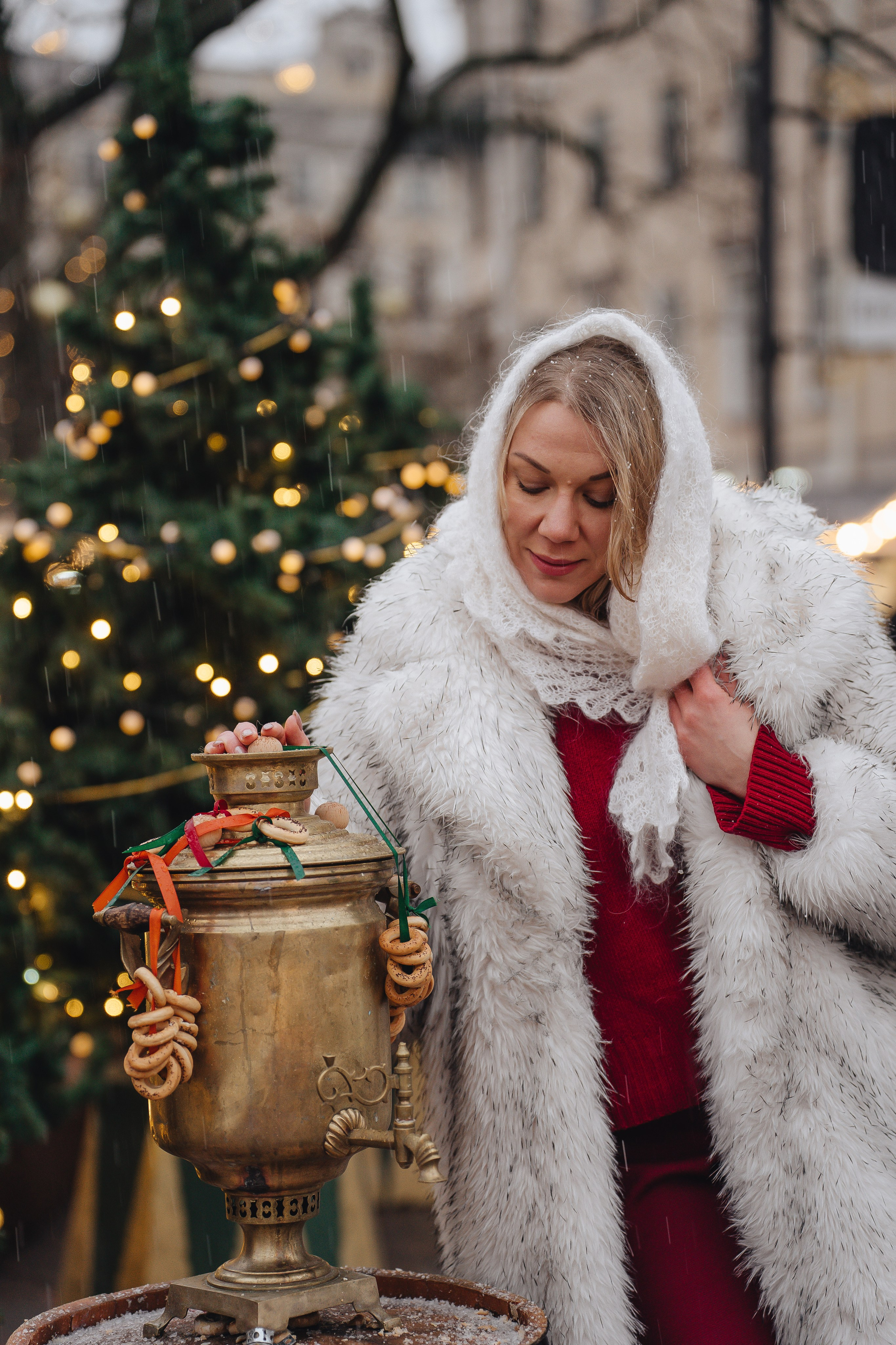 ПРОГУЛКА НА МАНЕЖНОЙ ПЛОЩАДИ ДЛЯ ДЕВУШКИ ПЕРЕД НОВЫМ ГОДОМ (НОВОГОДНЯЯ ФОТОСЕССИИЯ НА МАНЕЖНОЙ ПЛОЩАДИ). Профессиональный фотограф, Санкт-Петербург — Виктория Богомолова