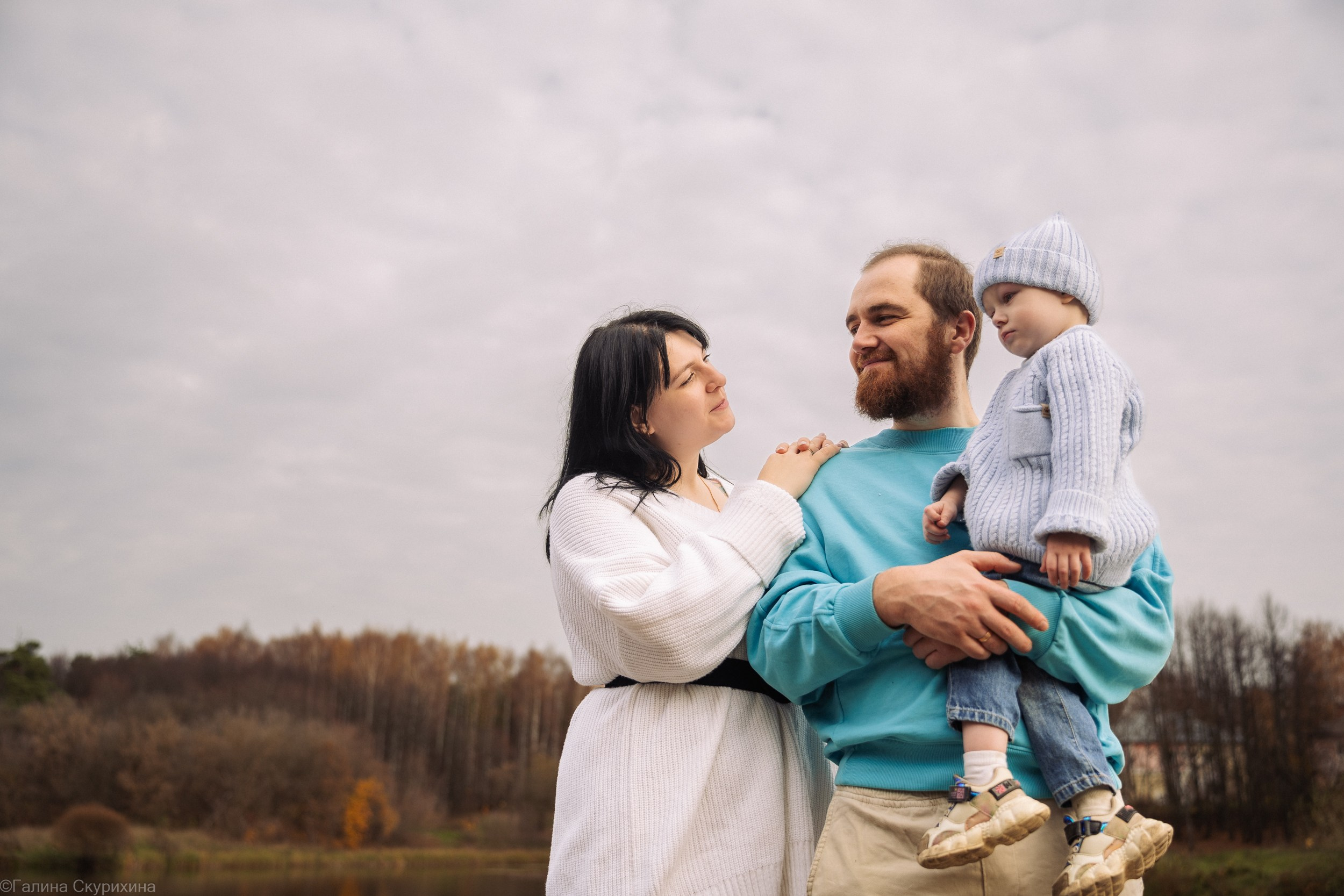 Семейная осенняя фотосессия на природе