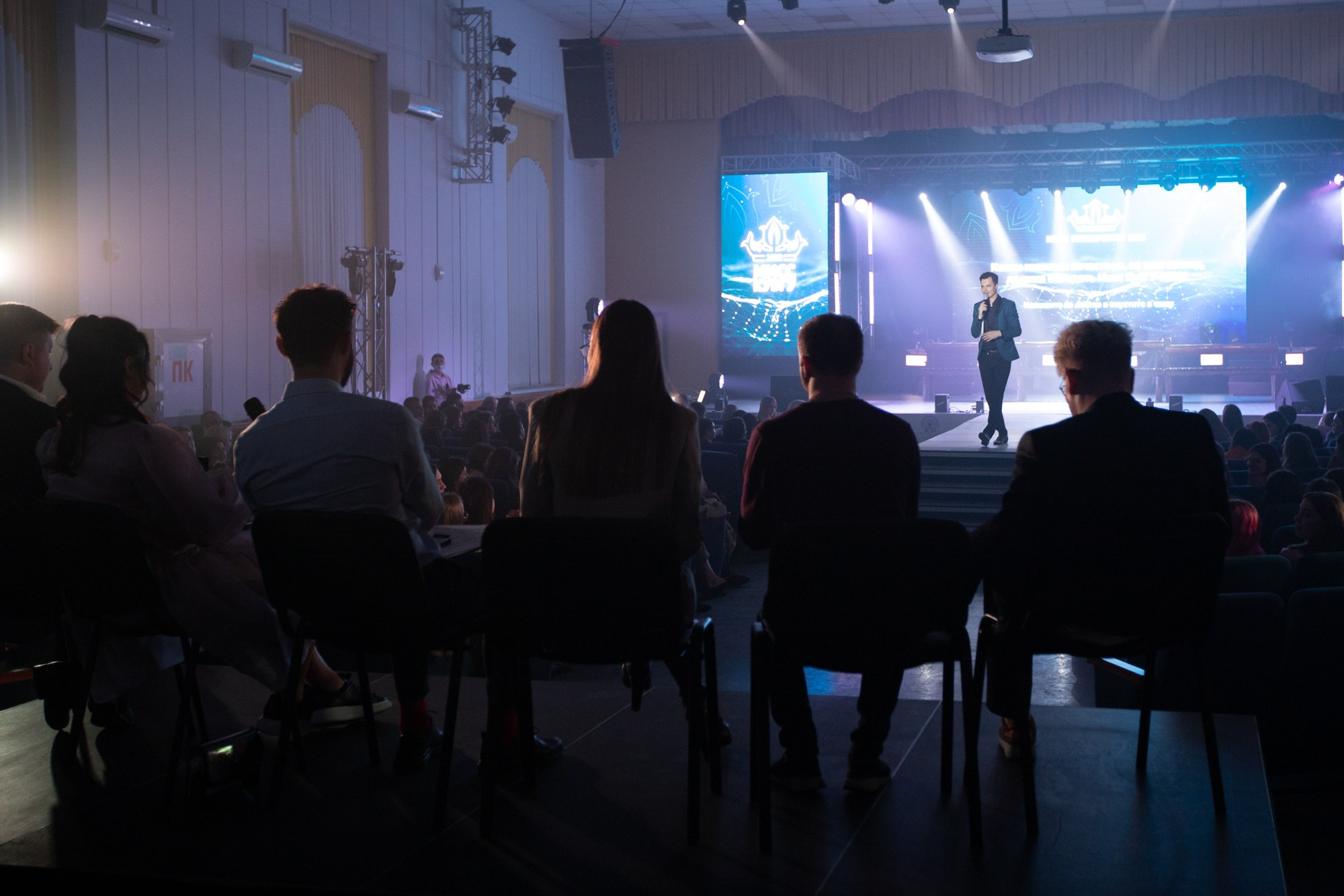 Конкурс красоты Мисс КубГУ 2022. Репортажный, промышленный и маркетплейс-фотограф Дмитрий Чернат