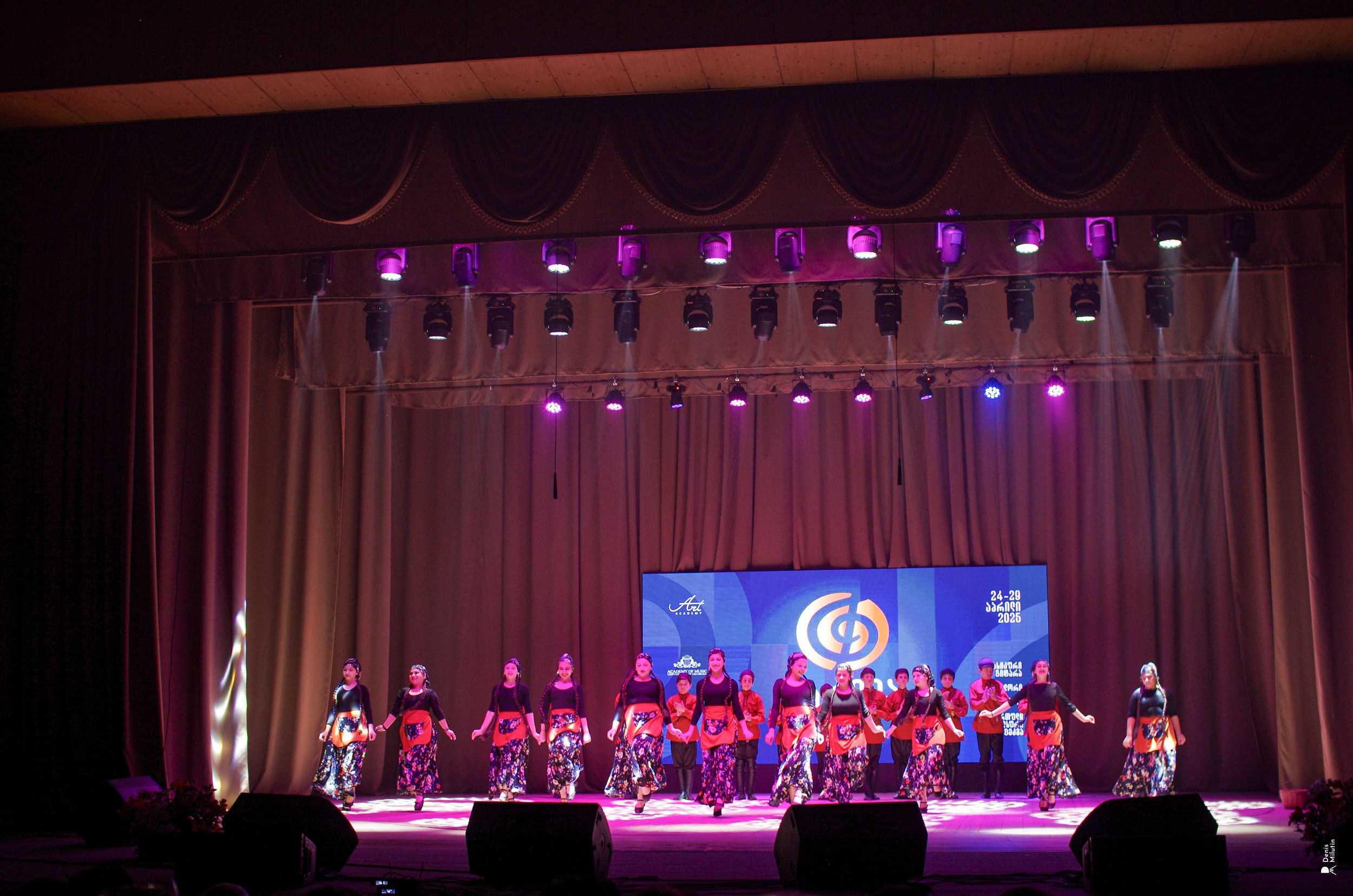 Танцы в Хоби. Портретный фотограф Денис Милютин