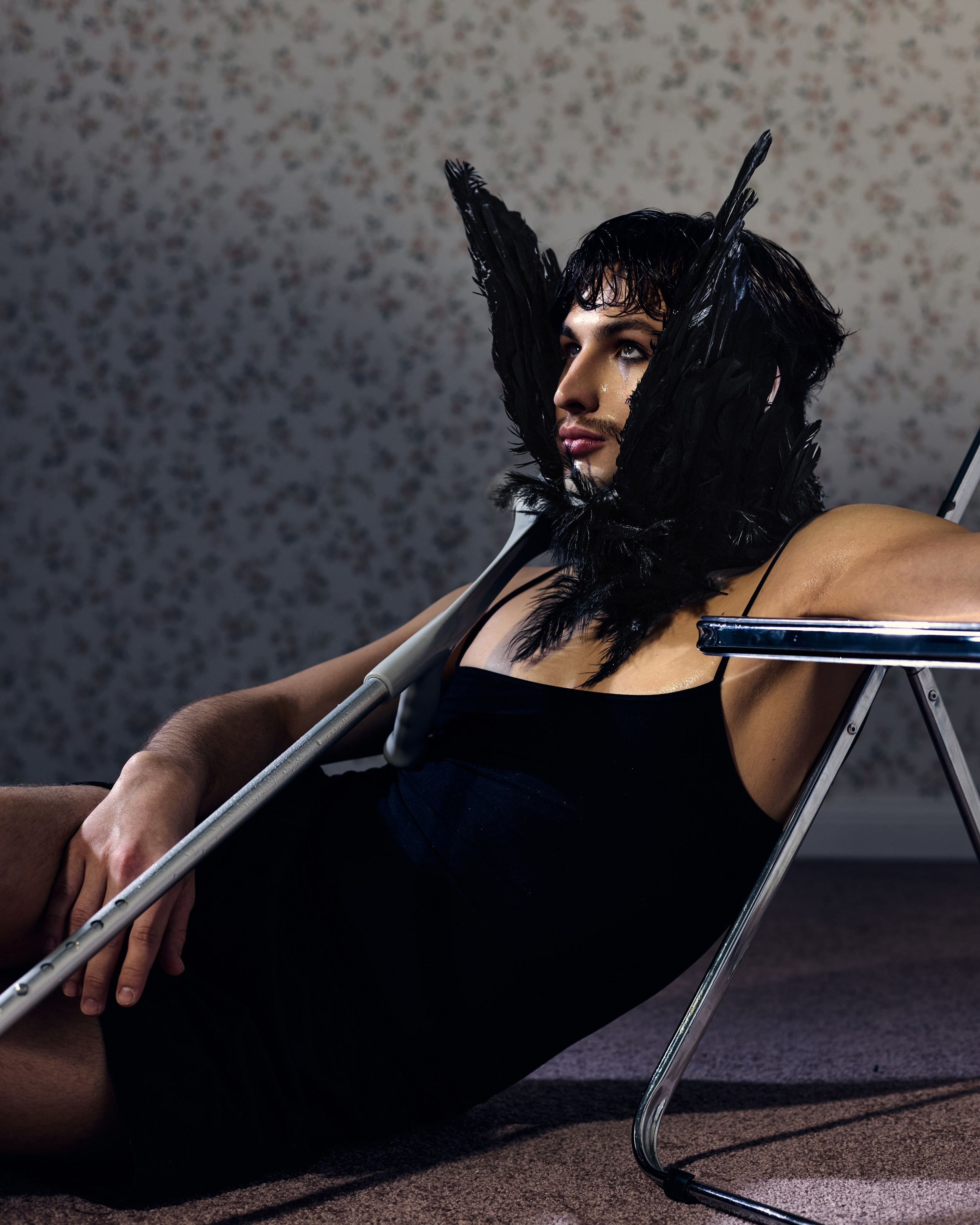 Bird in a cage. PLANTA ROSA — REPORTAGE