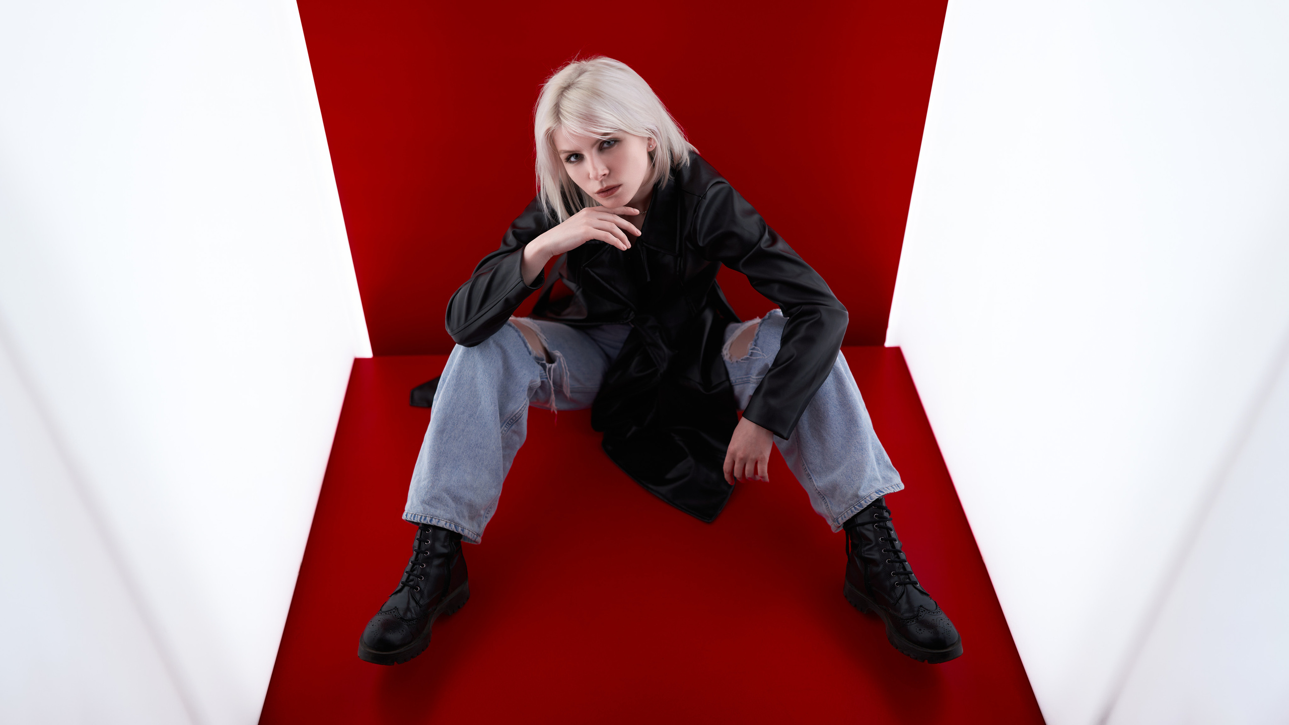 Red Minimal — фотосессия в стиле минимализм, победитель 35AWARDS, Mirage Cinema, Санкт-Петербург. Сергей Горшенин — профессиональный фотограф