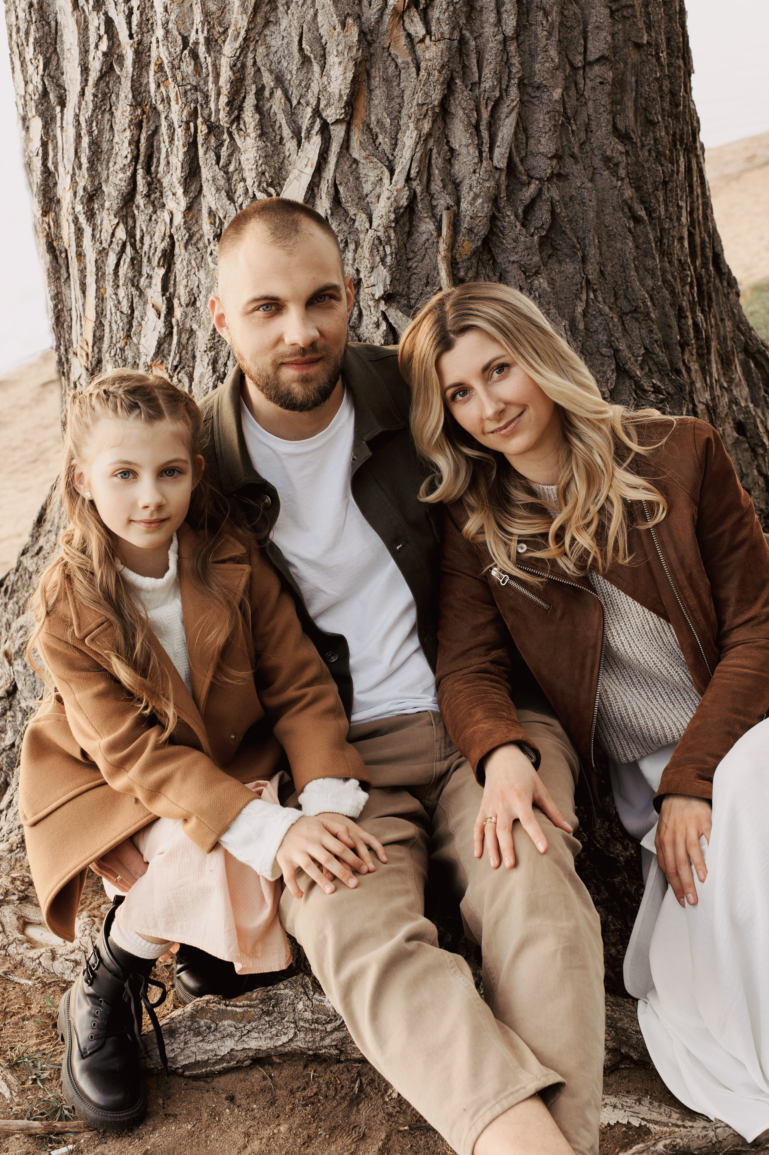 Весеннее тепло семьи на берегу Минского моря. Ваш семейный фотограф в Минске — Вика Трегубова
