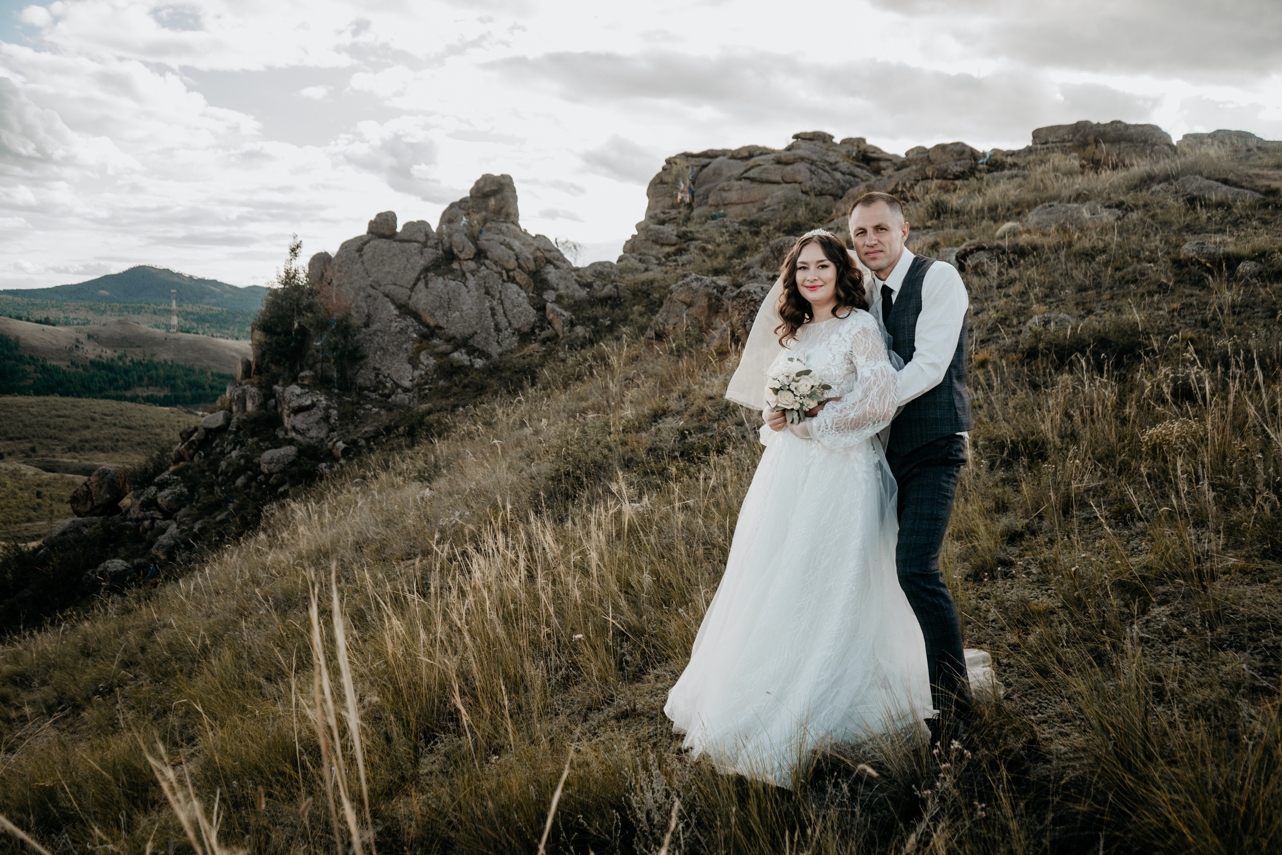 Свадебный фотографии с прогулки в окрестностях Улан-Удэ. Фотограф в Улан-Удэ. Свадебный фотограф в Улан-Удэ