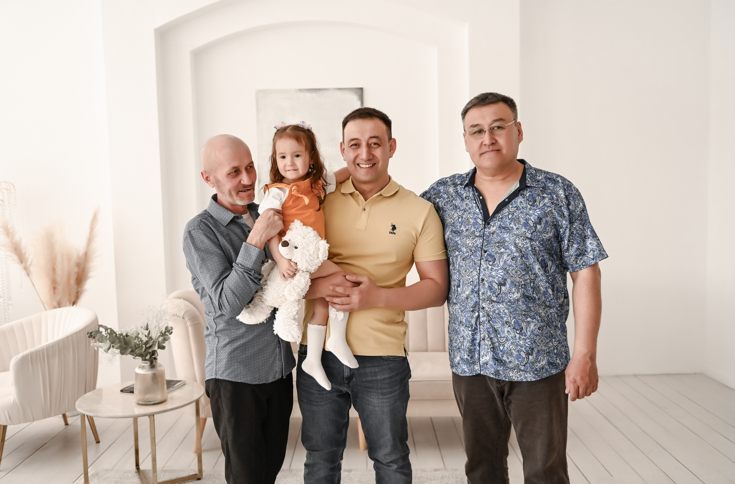 Семейная студийная  фотосессия 2. Свадебный, семейный, детский, контент фотограф в Омске Максим Ильин