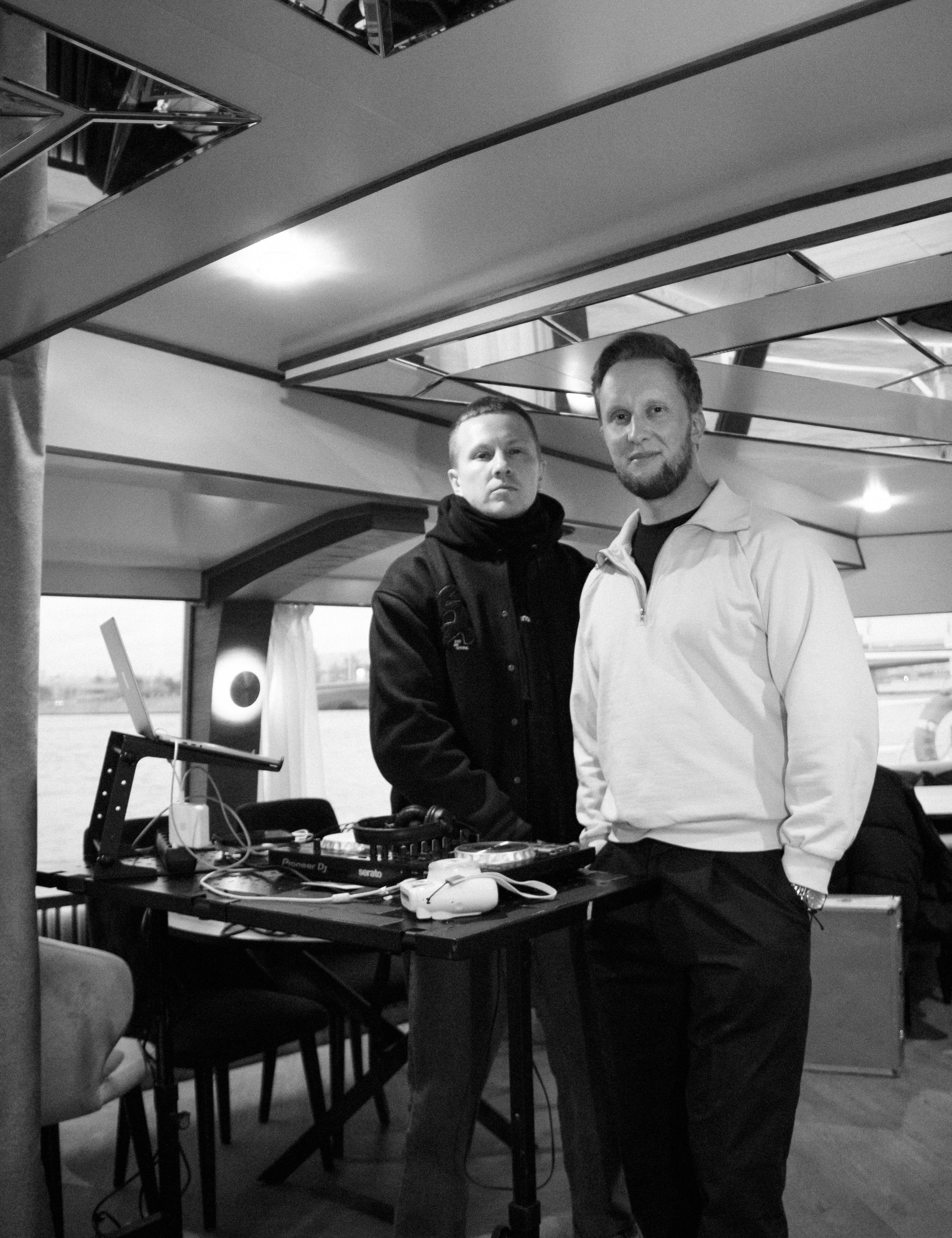 Съемка для сайта аренды катеров в Санкт-Петербурге, подготовка к свадебной прогулке по рекам и каналам. Фотограф в Санкт-Петербурге Смирнова Диана