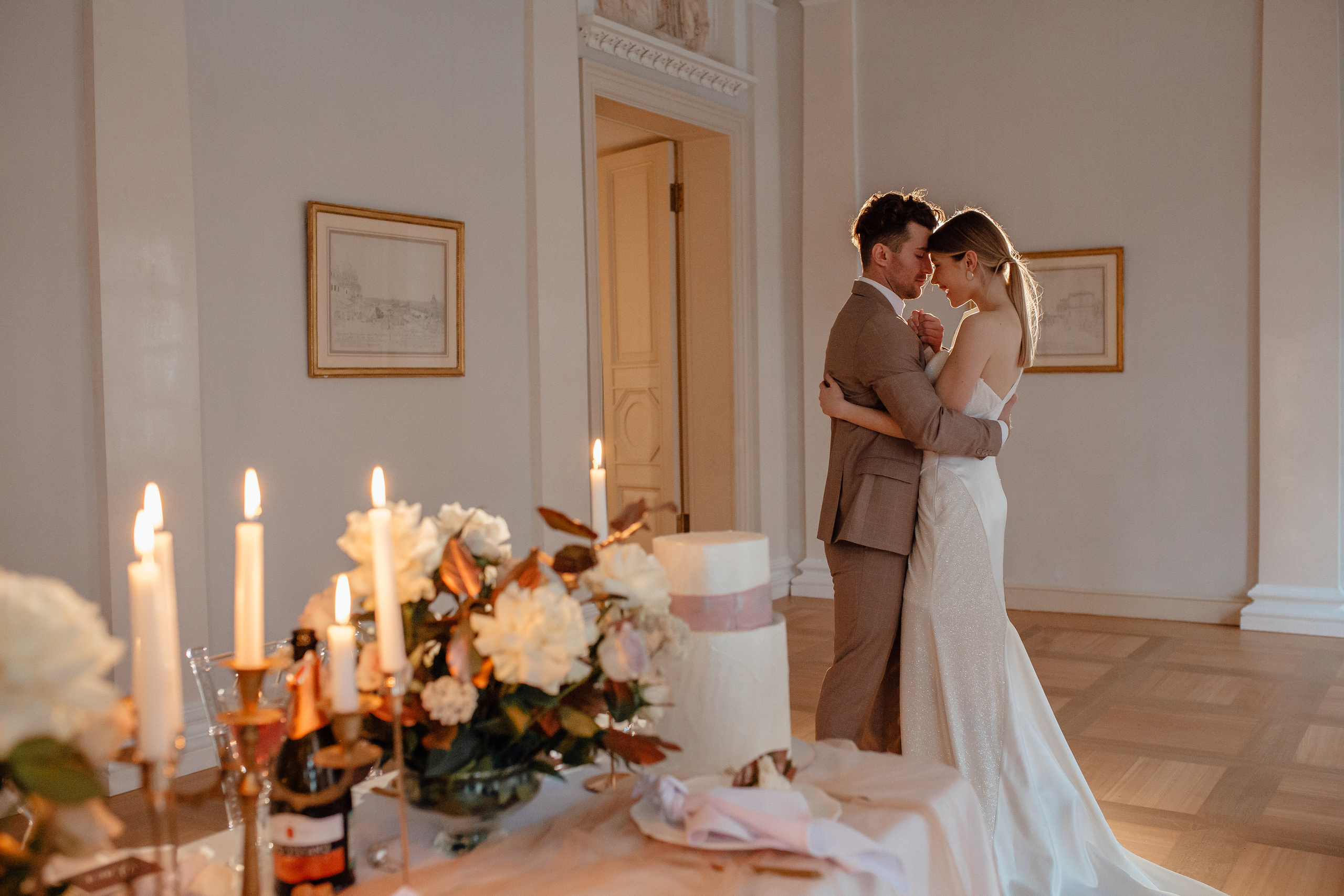 Свадебная фотосессия в усадьбе Муравьевых-Апостолов. Свадебный фотограф в Москве Дарья Олендарёва