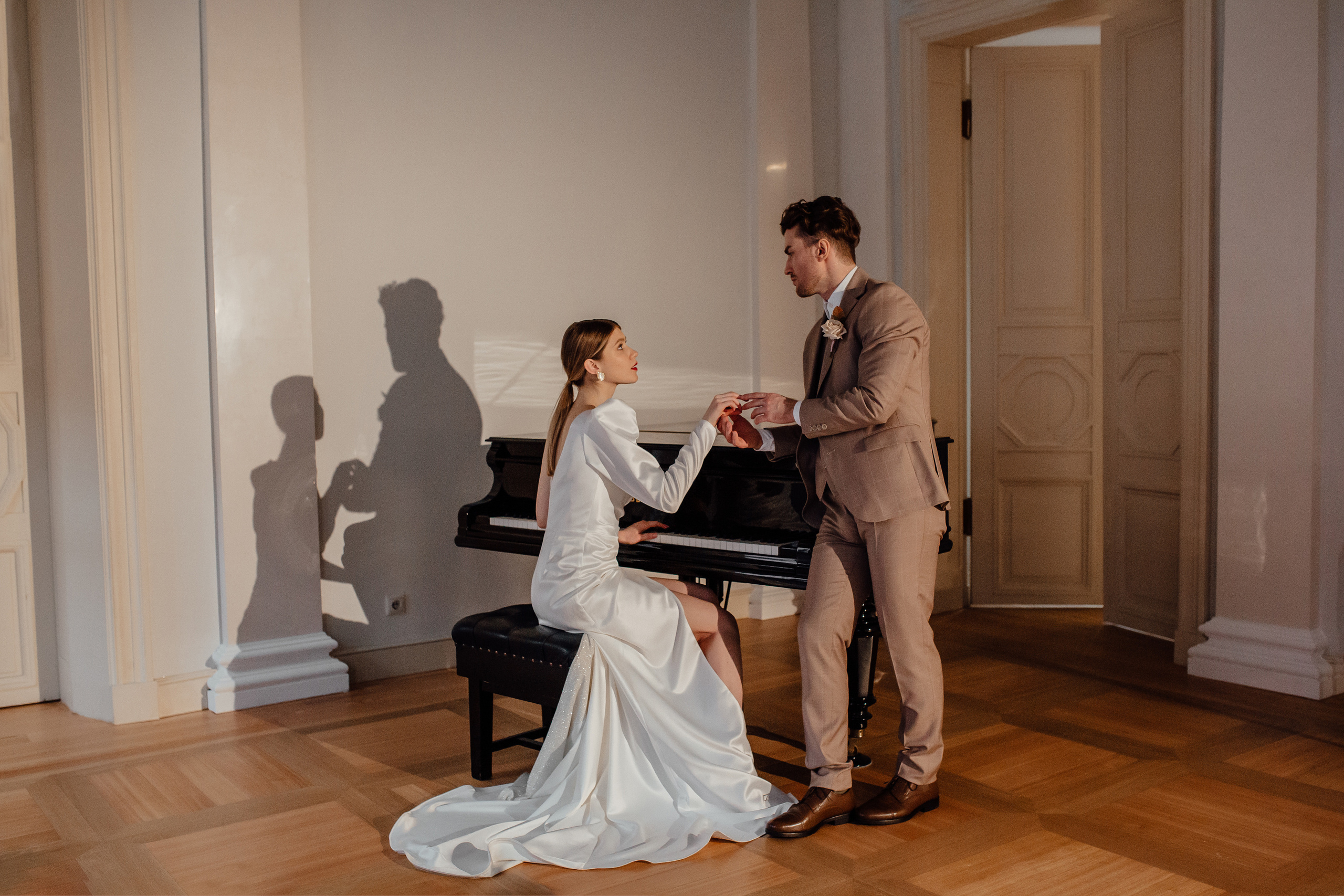 Свадебная фотосессия в усадьбе Муравьевых-Апостолов. Свадебный фотограф в Москве Дарья Олендарёва