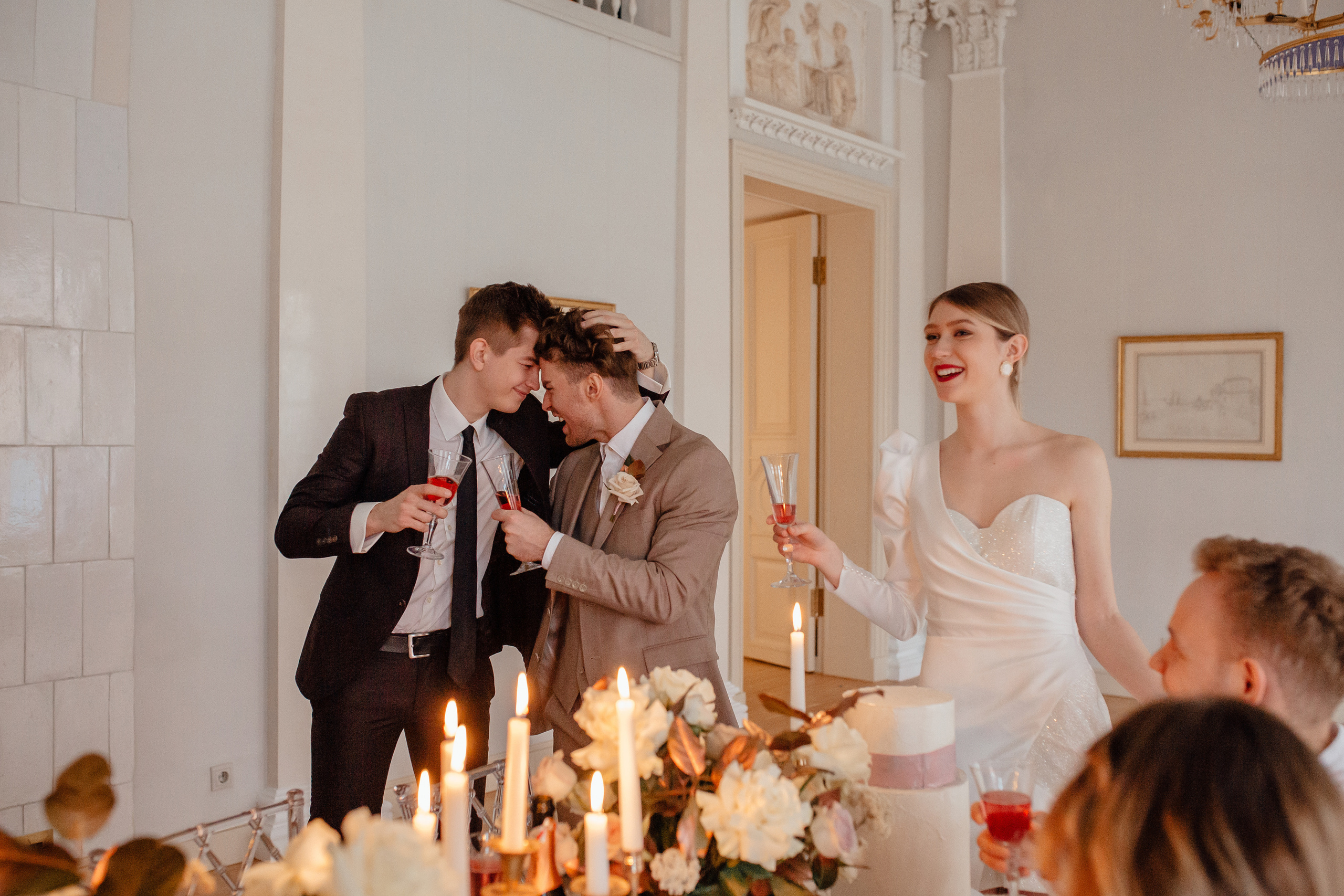 Свадебная фотосессия в усадьбе Муравьевых-Апостолов. Свадебный фотограф в Москве Дарья Олендарёва