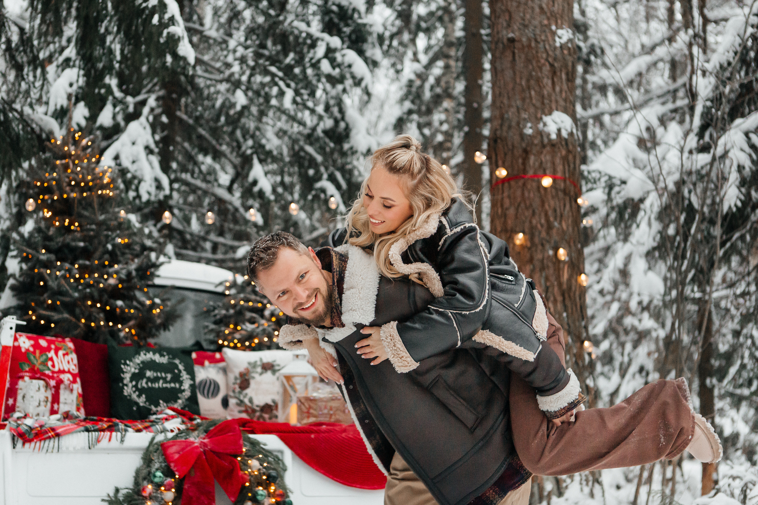Новогодняя фотосессия с красным авто. Свадебный фотограф в Москве Дарья Олендарёва