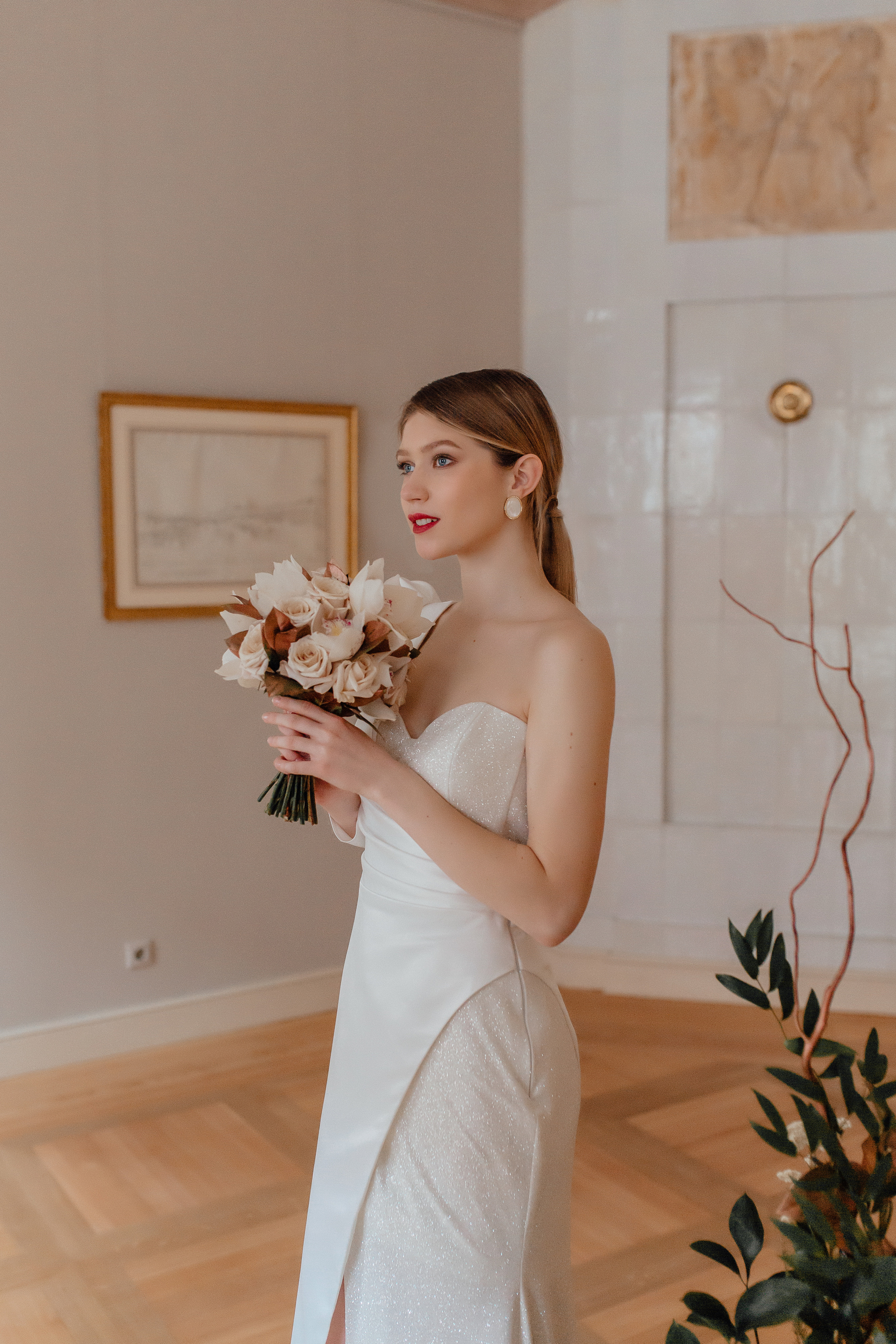 Свадебная фотосессия в усадьбе Муравьевых-Апостолов. Свадебный фотограф в Москве Дарья Олендарёва