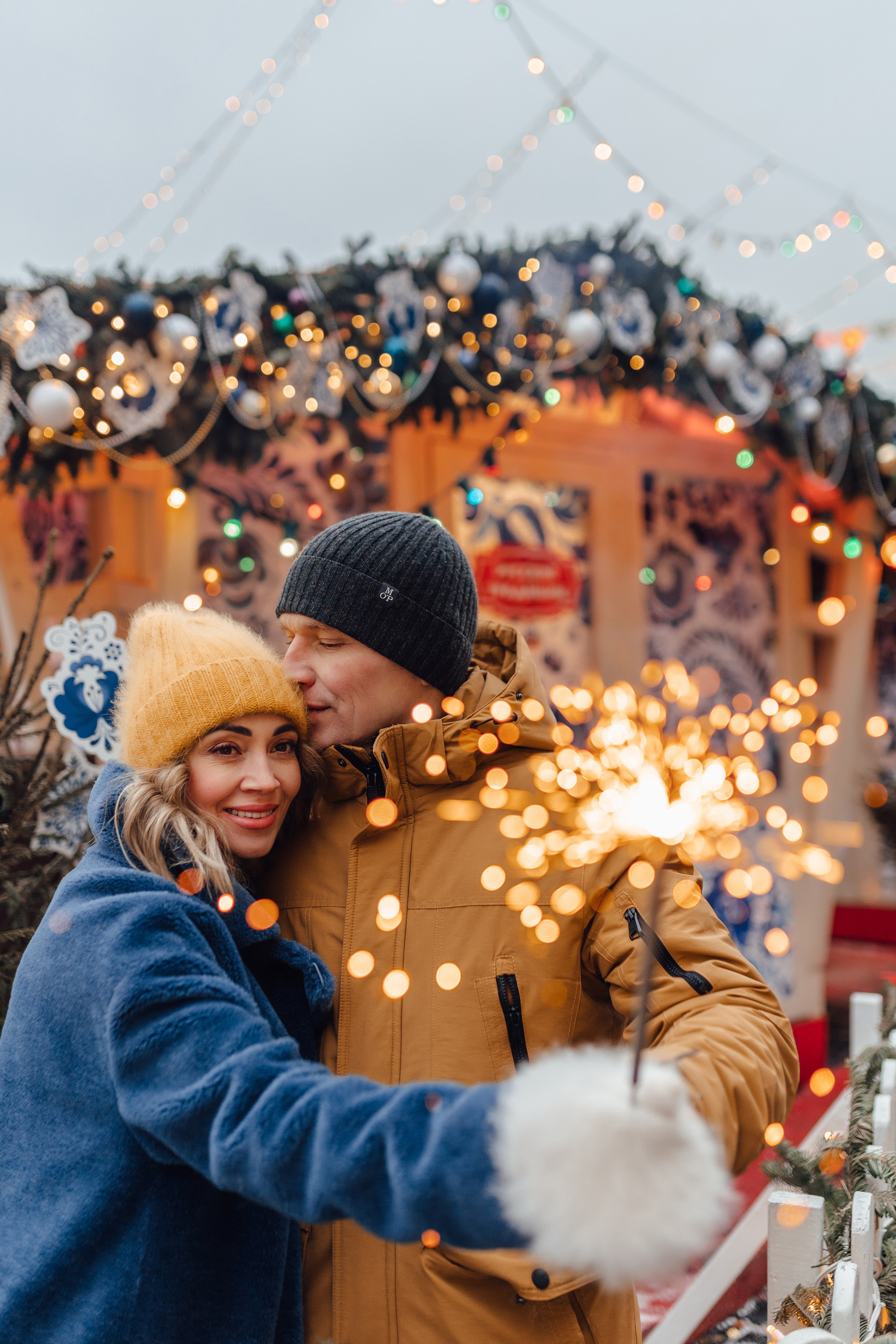 Новогодняя фотосессия с бенгальскими огнями