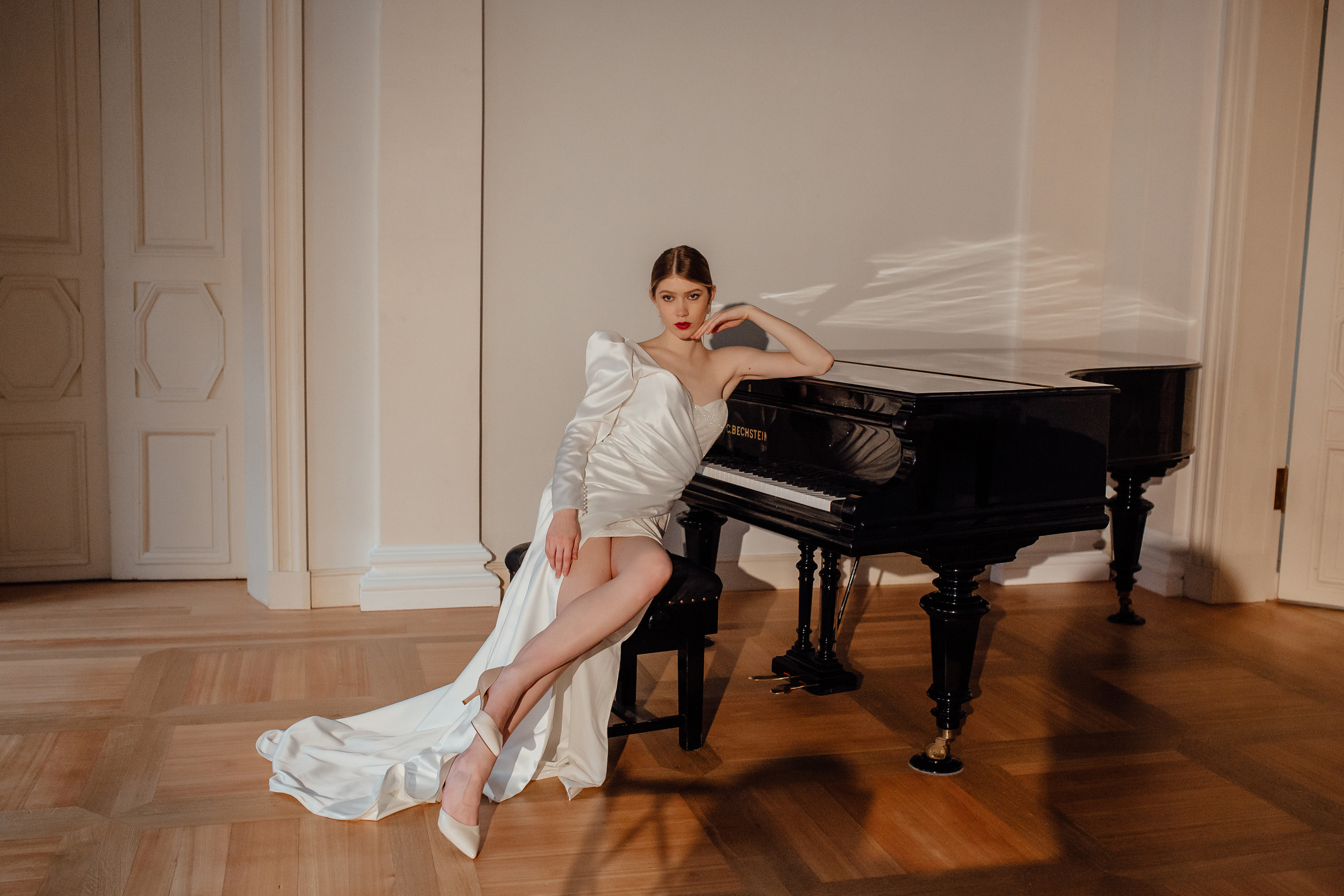 Свадебная фотосессия в усадьбе Муравьевых-Апостолов. Свадебный фотограф в Москве Дарья Олендарёва