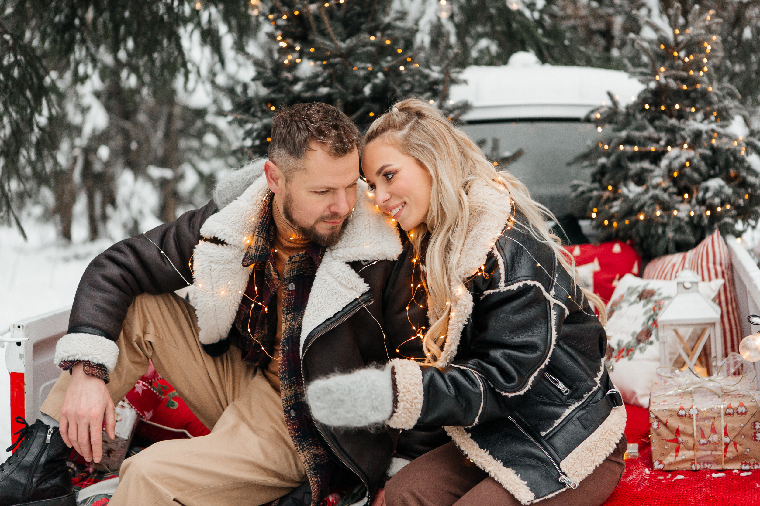 Новогодняя фотосессия с красным авто. Свадебный фотограф в Москве Дарья Олендарёва