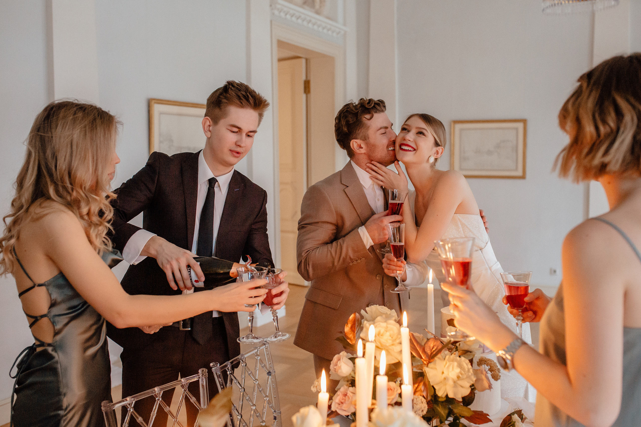 Свадебная фотосессия в усадьбе Муравьевых-Апостолов. Свадебный фотограф в Москве Дарья Олендарёва