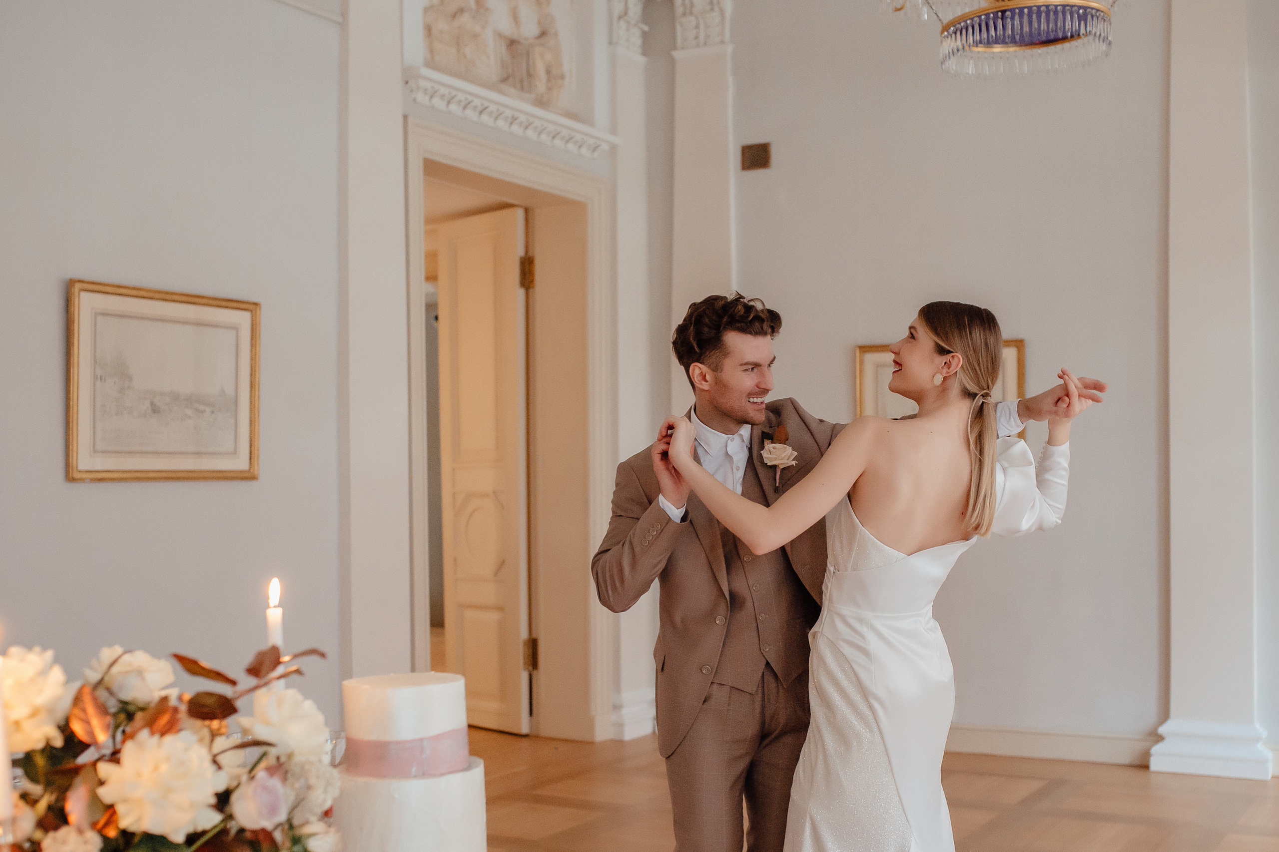 Свадебная фотосессия в усадьбе Муравьевых-Апостолов. Свадебный фотограф в Москве Дарья Олендарёва