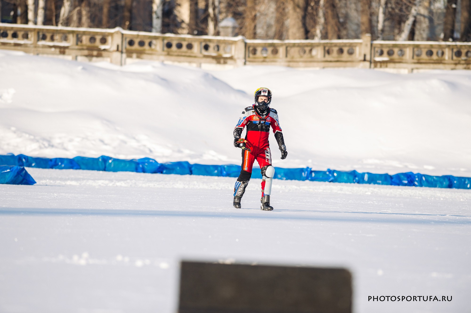 Мотогонку на льду. Спортивный фотограф в Уфе Евгений Буров