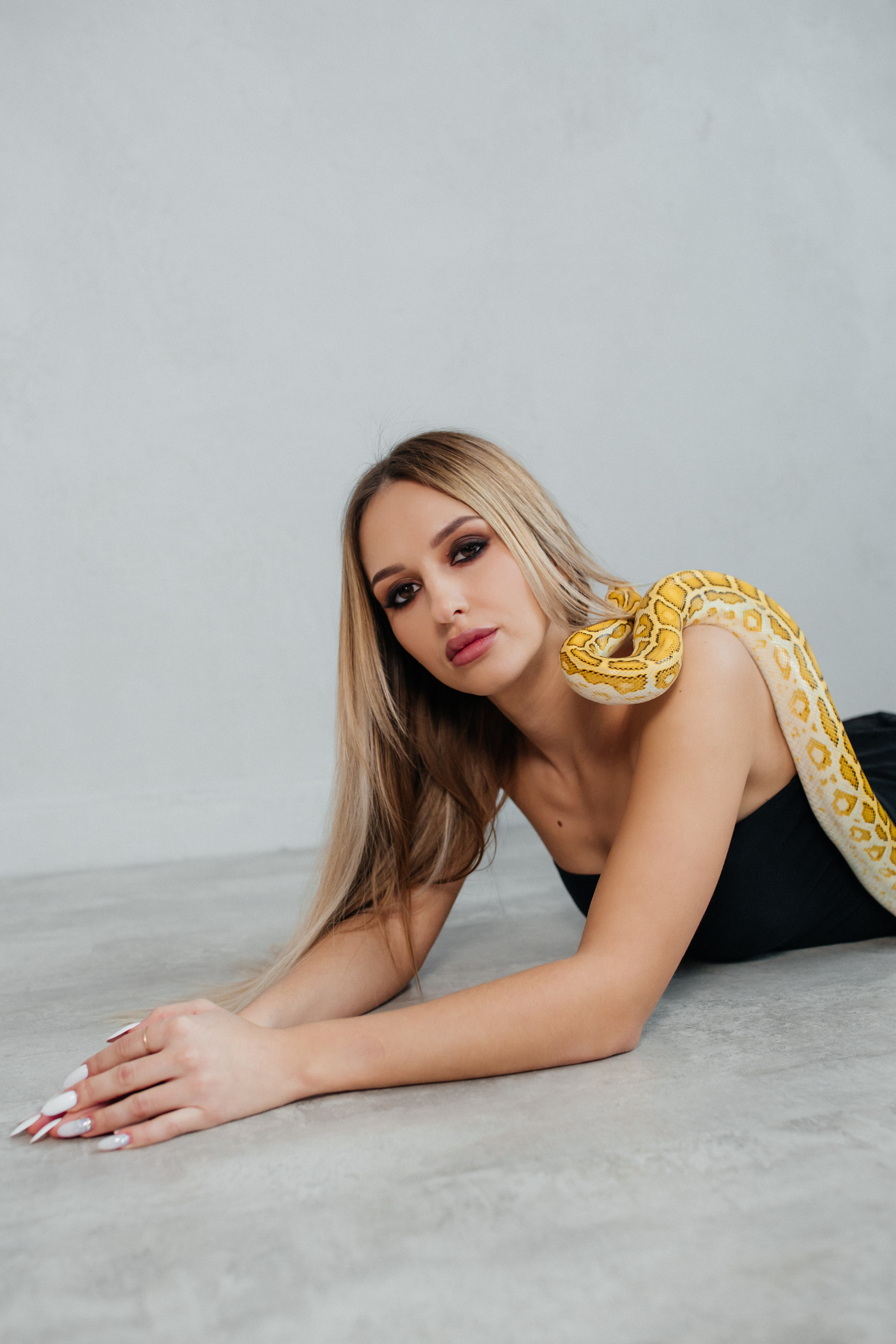 Фотосессии со змеей. Свадебный фотограф в Москве и Твери