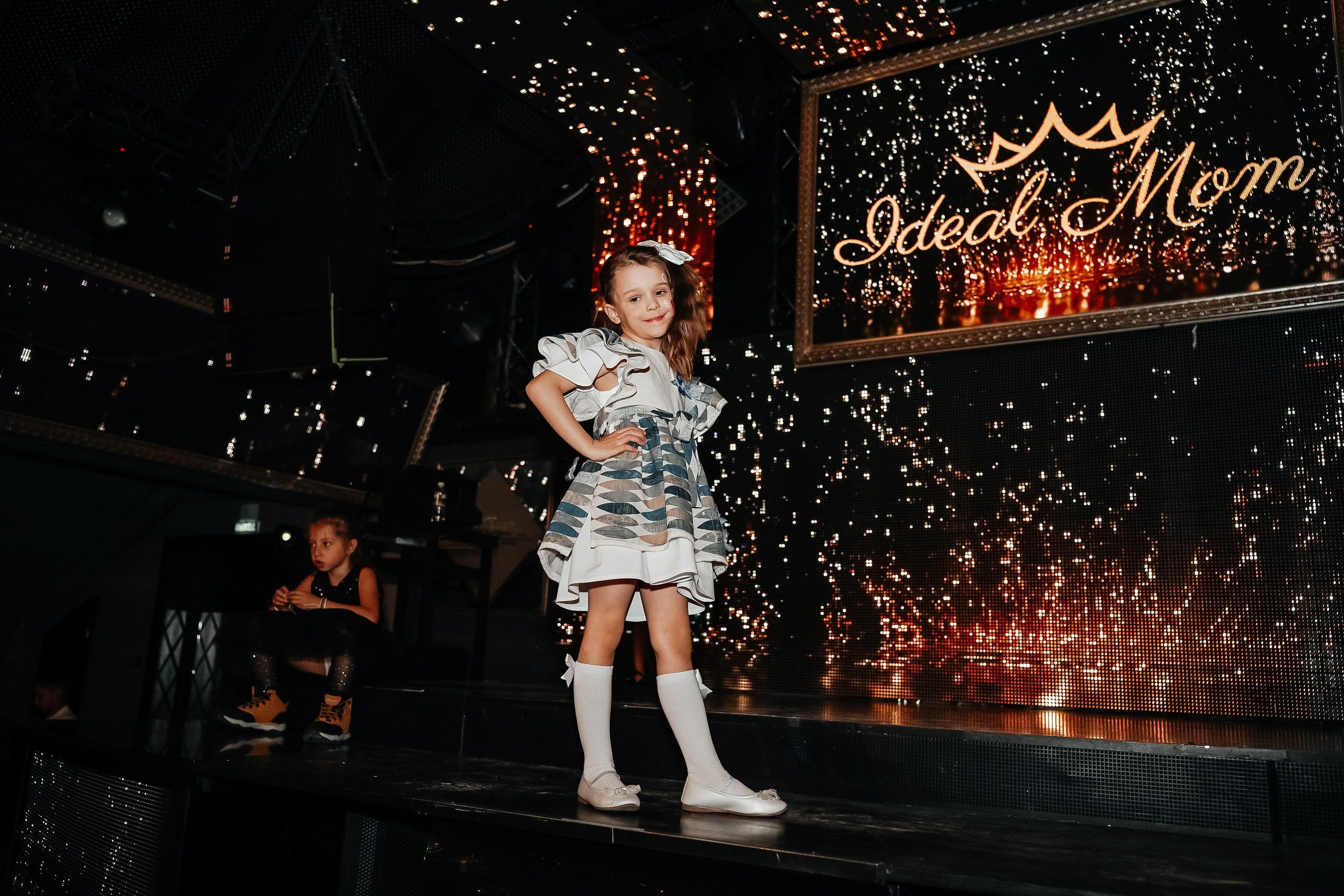 Идеальная мама. Для тех, кто не ждёт удачи, а создаёт её. Каждая фотосессия — это твой момент, твой стиль, твой успех. 📸