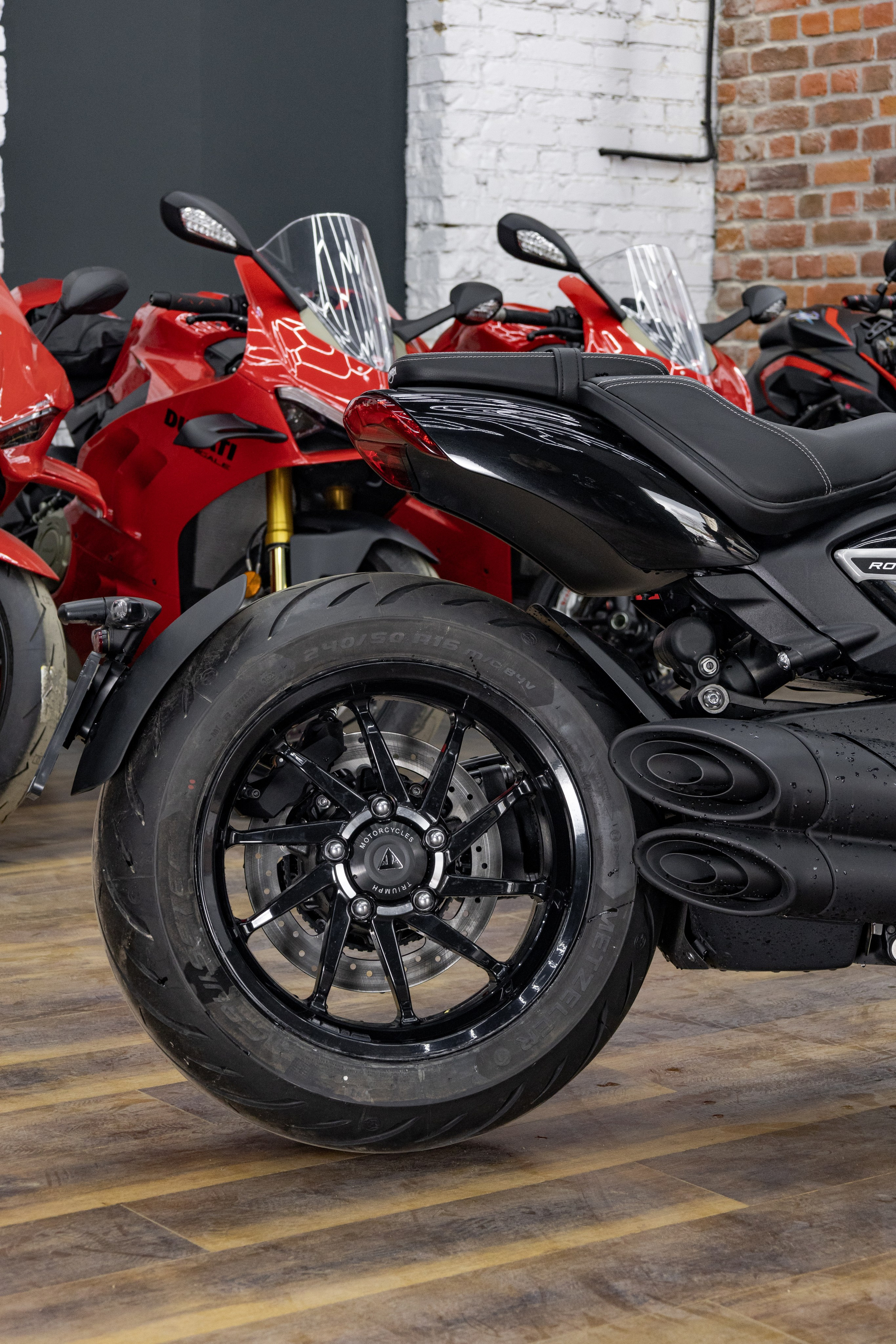 Фотосессия с мотоциклами и автомобилями. Предметный фотограф в Москве и Московской области