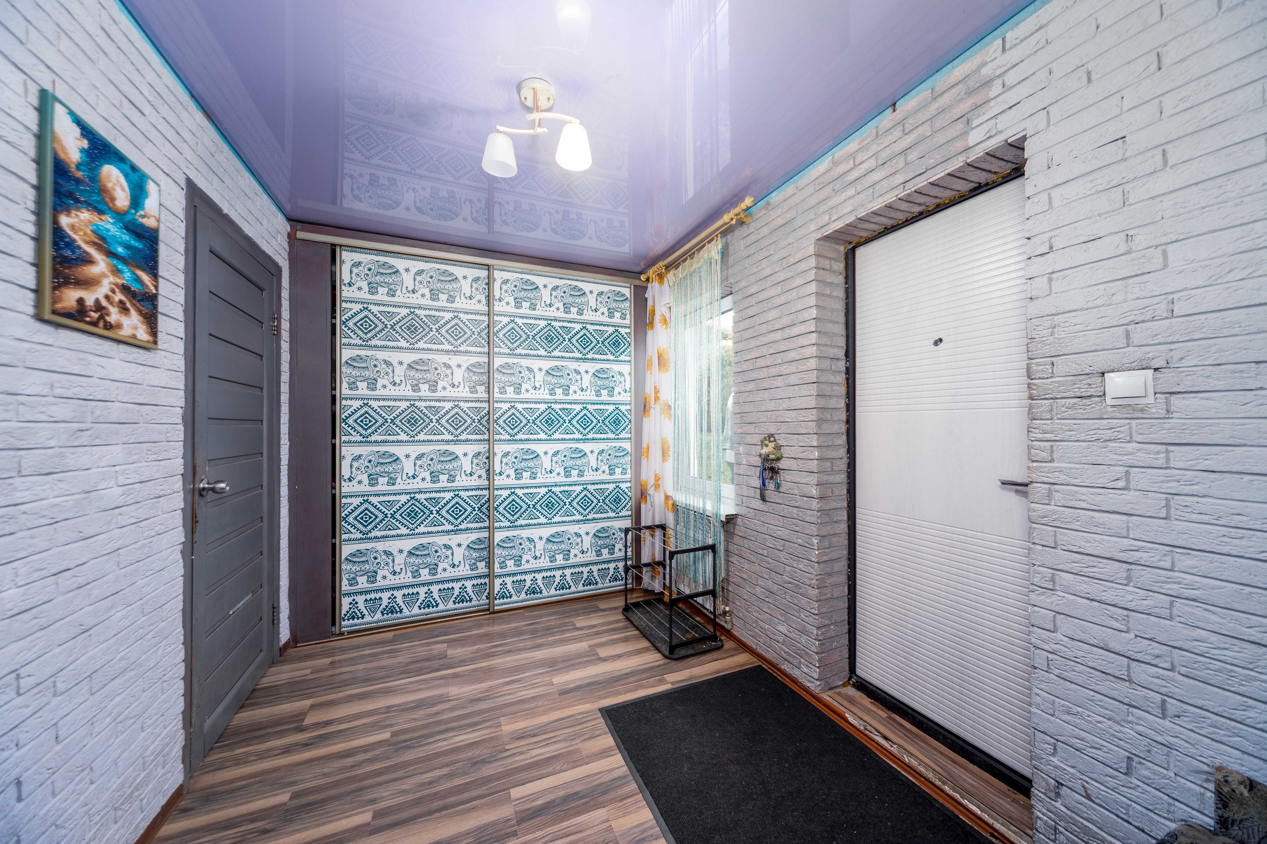 Интерьер прихожей в коттедже под Минском