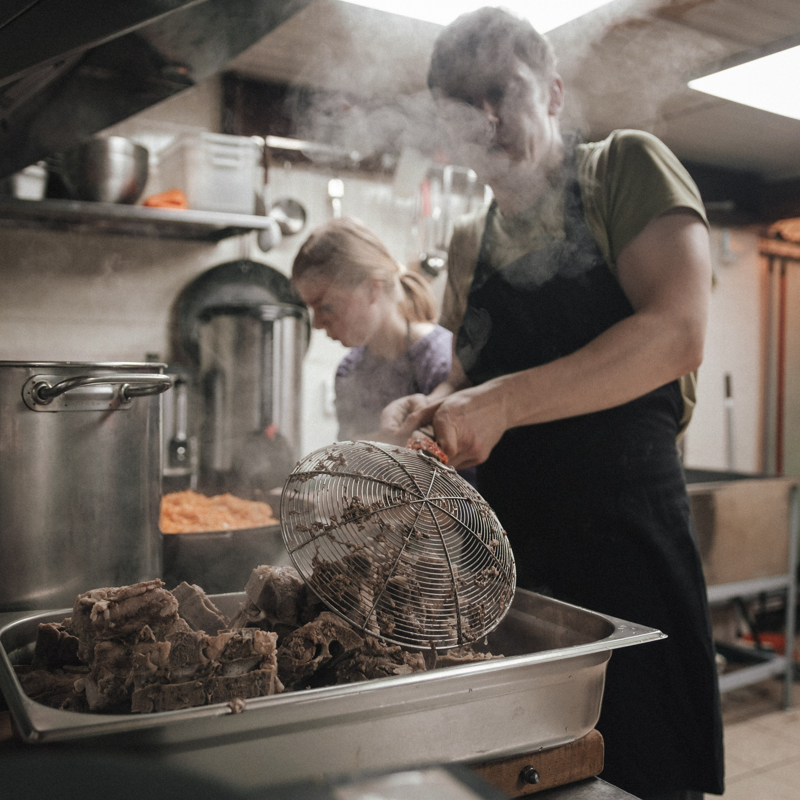 Снова готовка для кормления бездомных. Фотограф в Москве Максим Скоробогатов