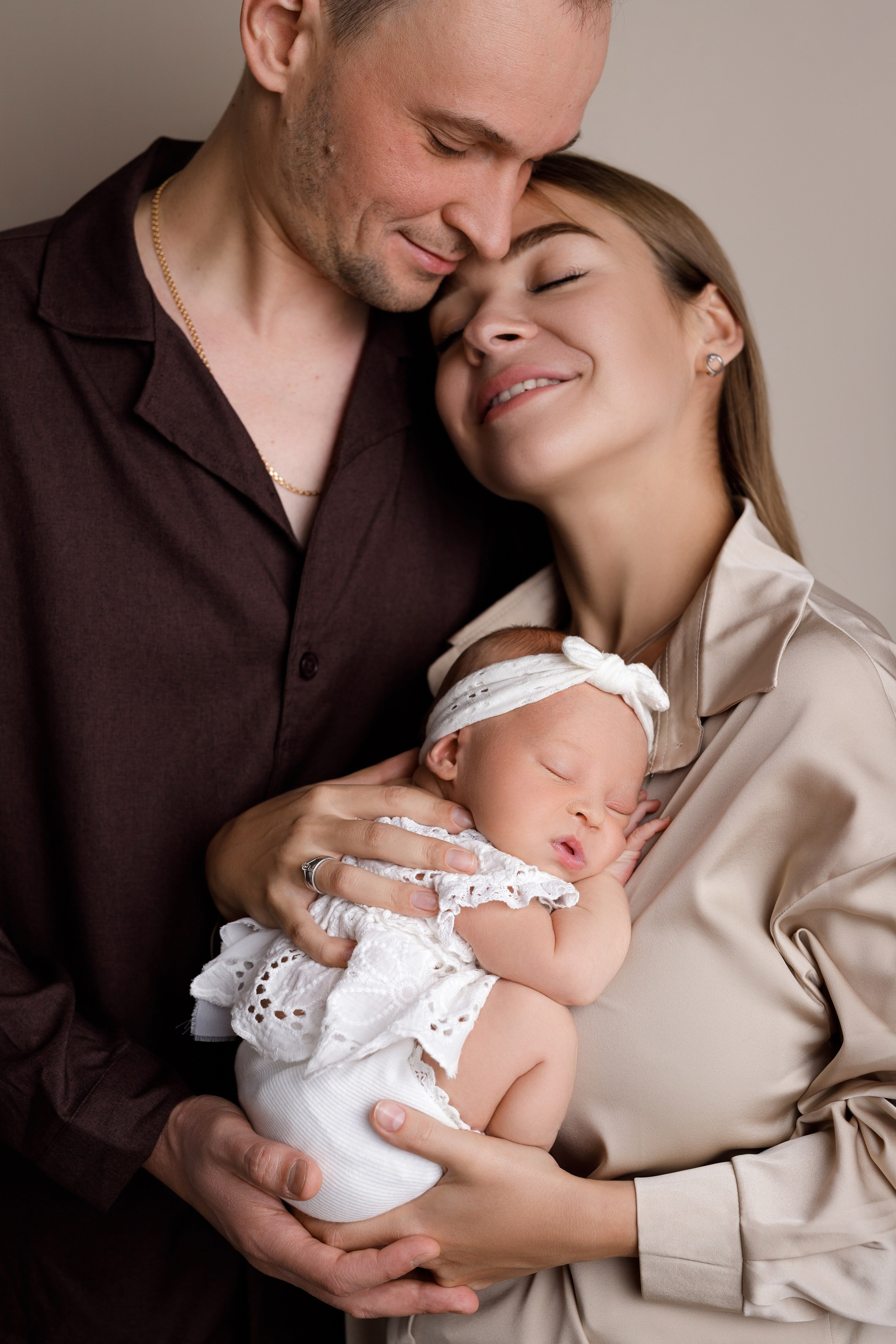 Семейные кадры newborn. Фотограф новорожденных в Ярославле Ольга Зимина