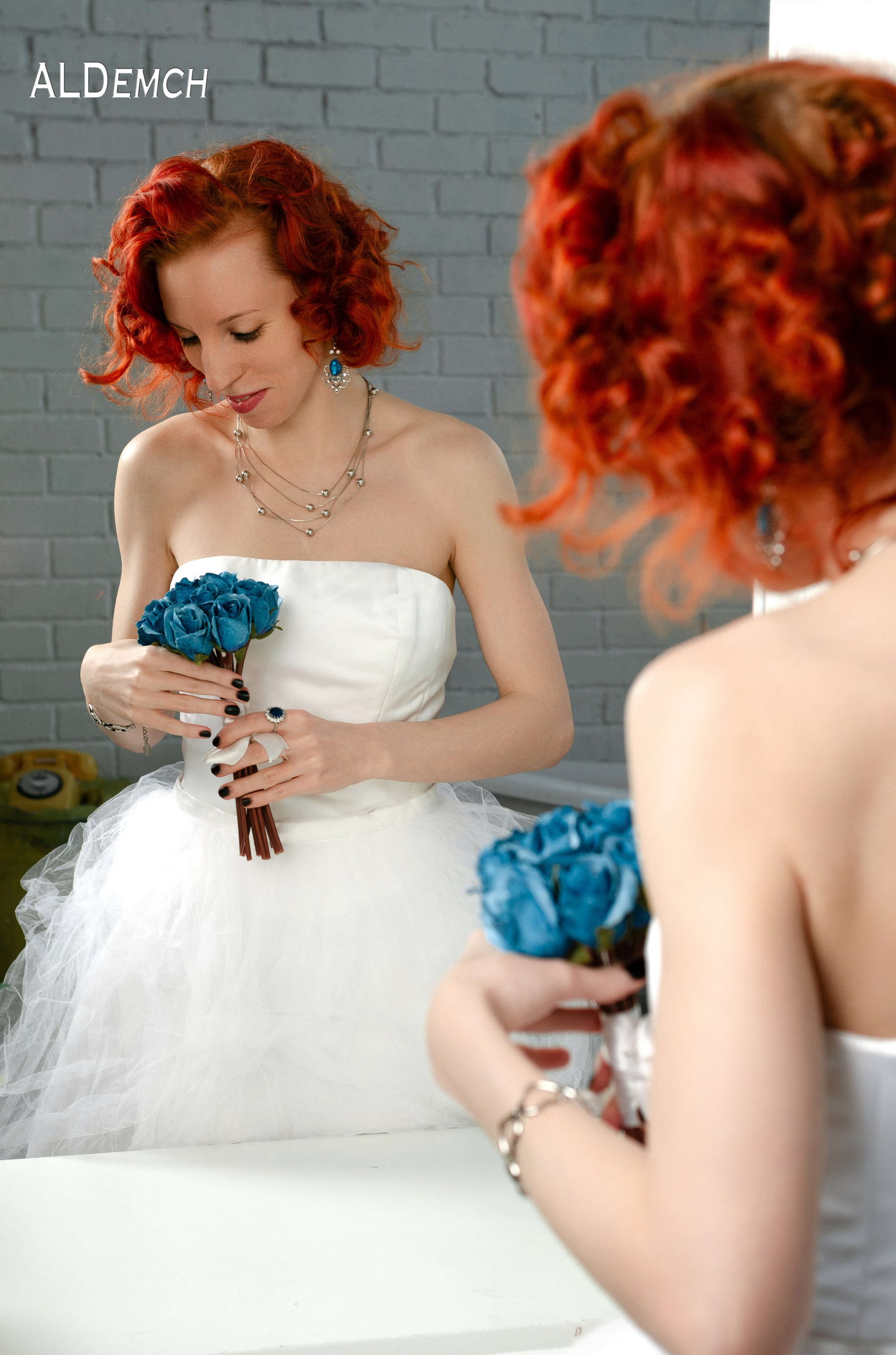 Фотосессия девушки в свадебном платье в фотостудии в Москве