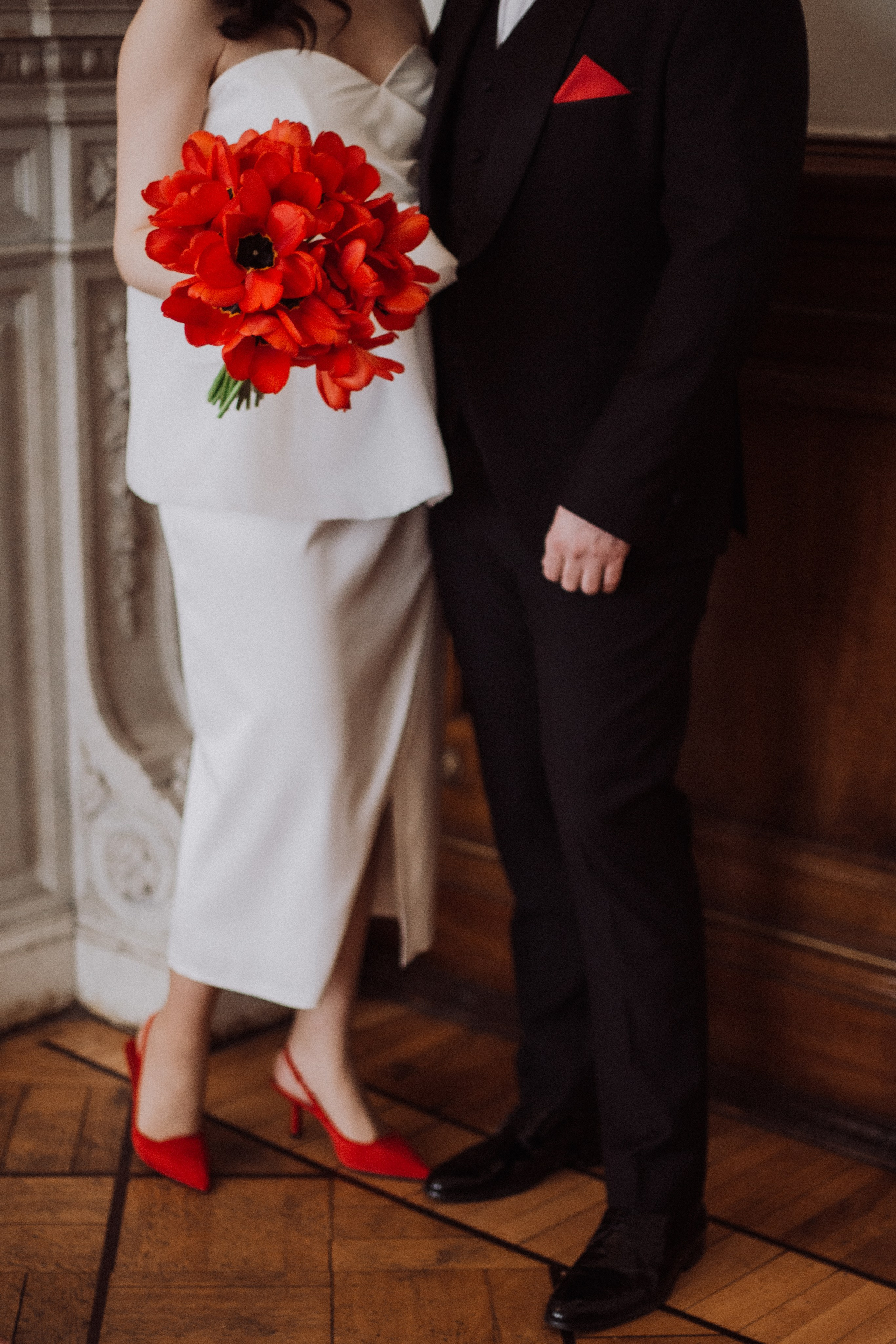 свадьба с красным акцентом идеи для свадебной фотосессии первый загс загс на английской набережной красный цвет акцентная свадьба камерная свадьба только вдвоем любовь счастье в глазах портретная фотография моменты жизни 