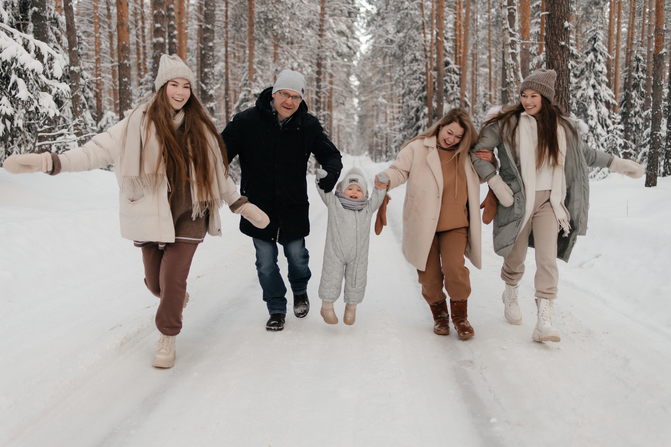 Надя, Оксана, Рудольф, Настя и Савелий. Свадебный фотограф Чайковский