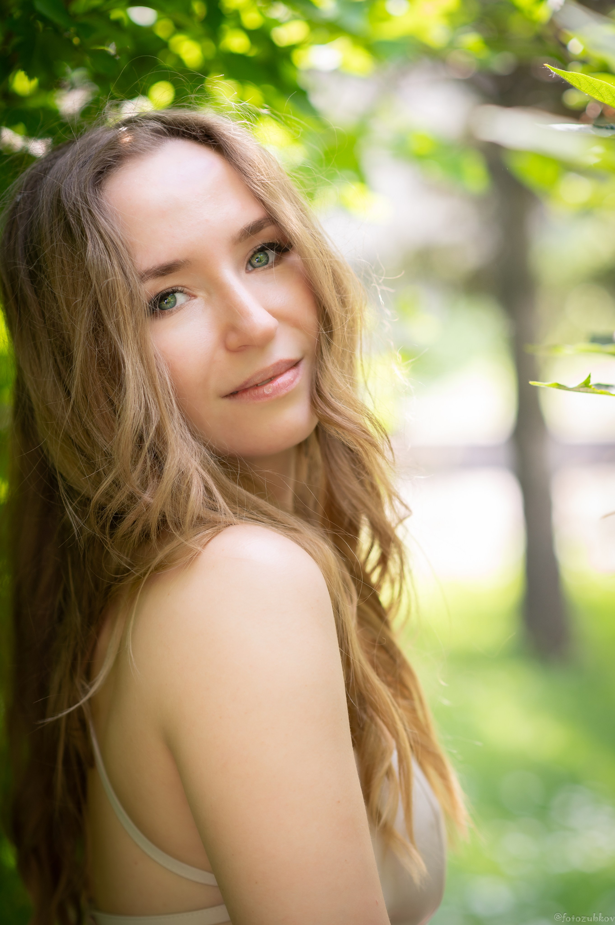 Нежный взгляд девушки 