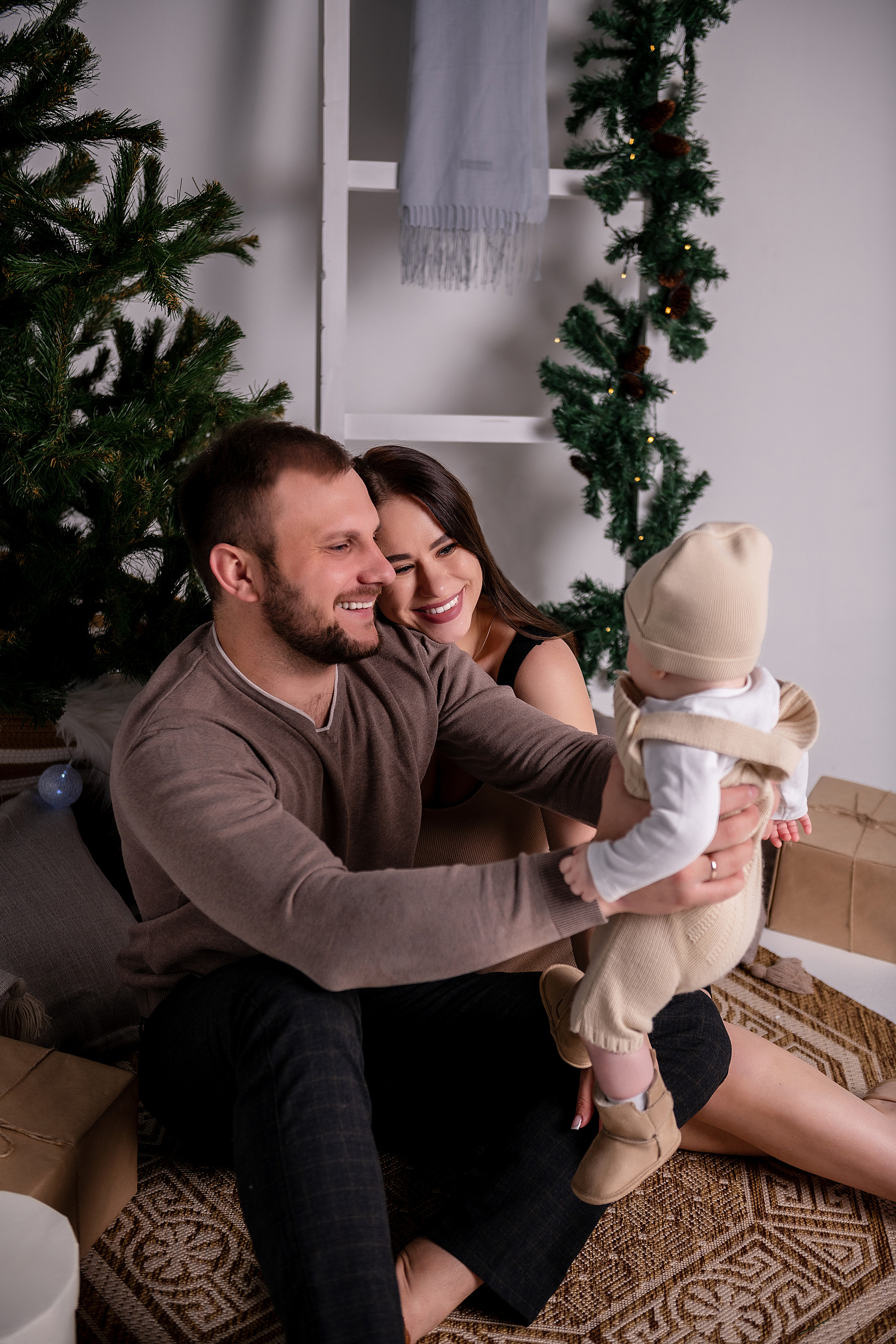 Семейная фотосессия в студии. Свадебный фотограф Новороссийск Марина КрамарИна Полещук