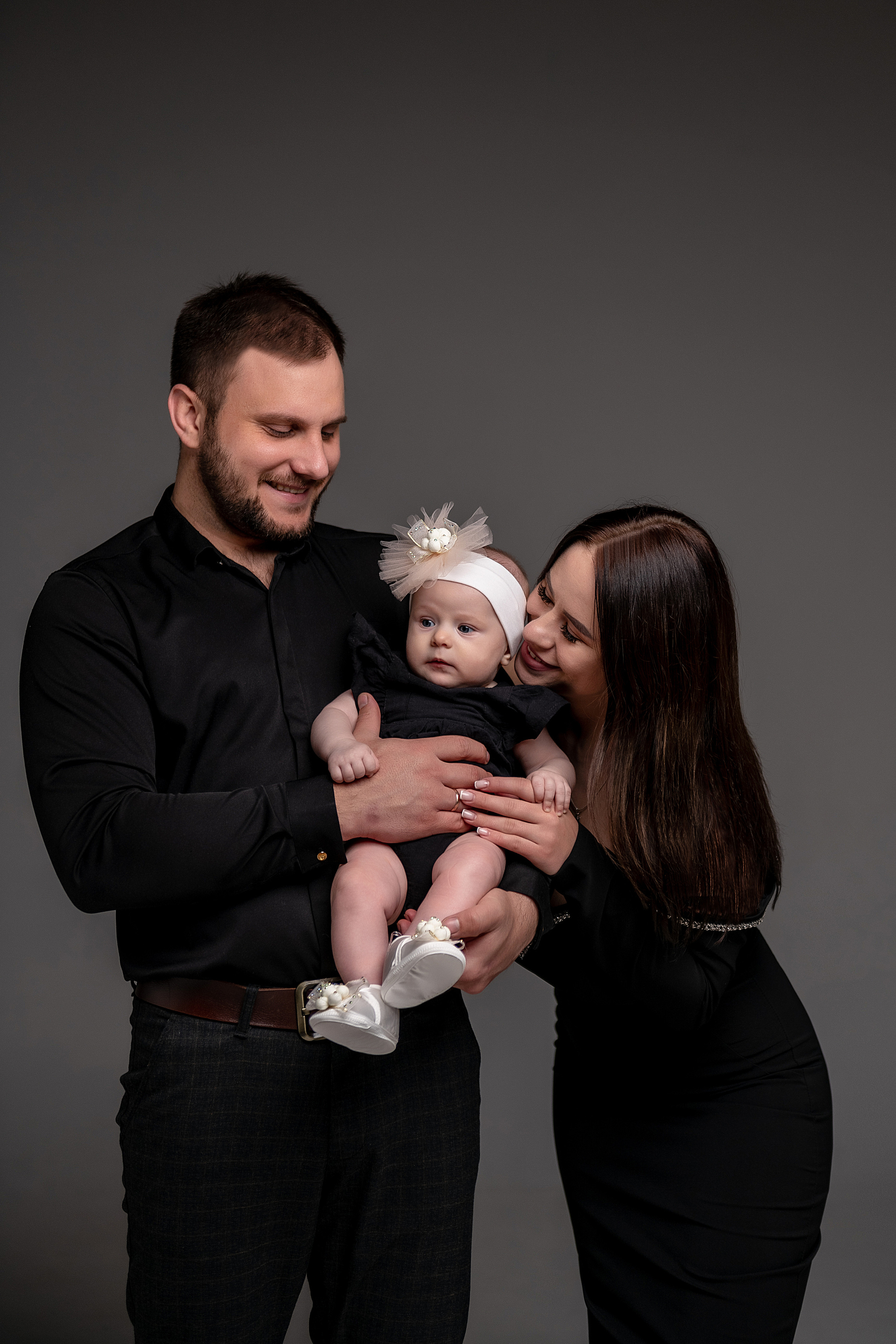 Семейная фотосессия в студии. Свадебный фотограф Новороссийск Марина КрамарИна Полещук