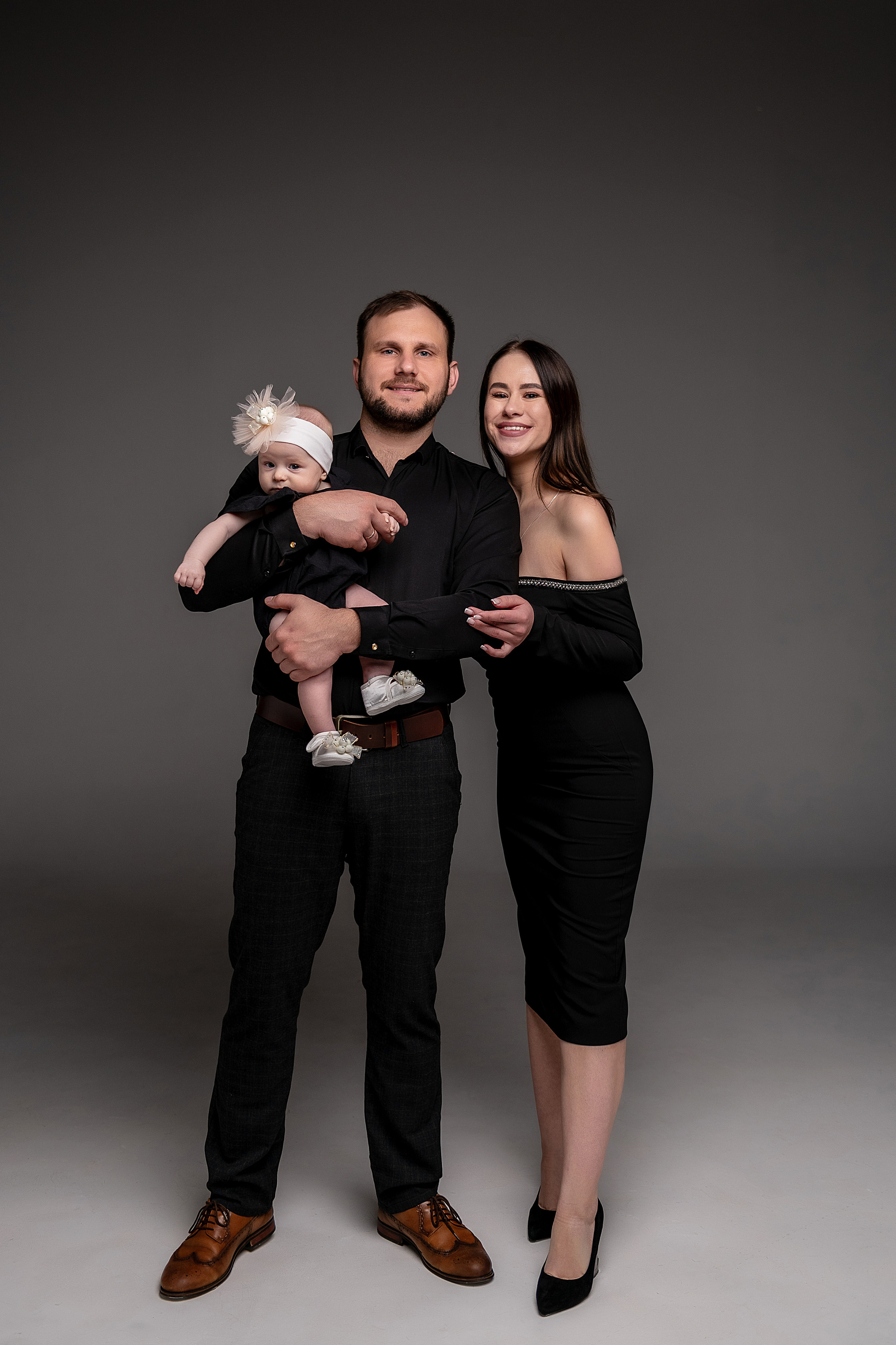 Семейная фотосессия в студии. Свадебный фотограф Новороссийск Марина КрамарИна Полещук