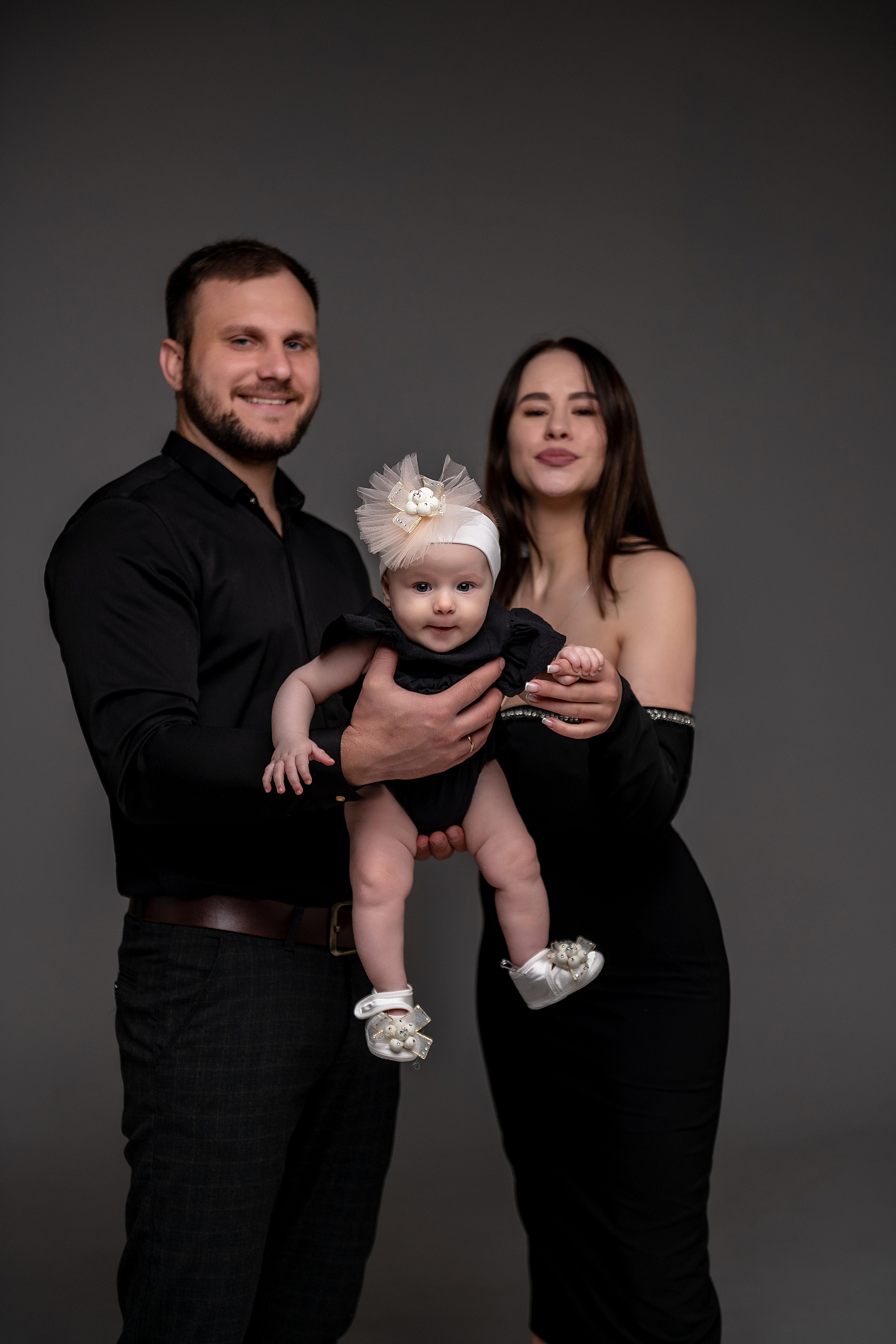 Семейная фотосессия в студии. Свадебный фотограф Новороссийск Марина КрамарИна Полещук