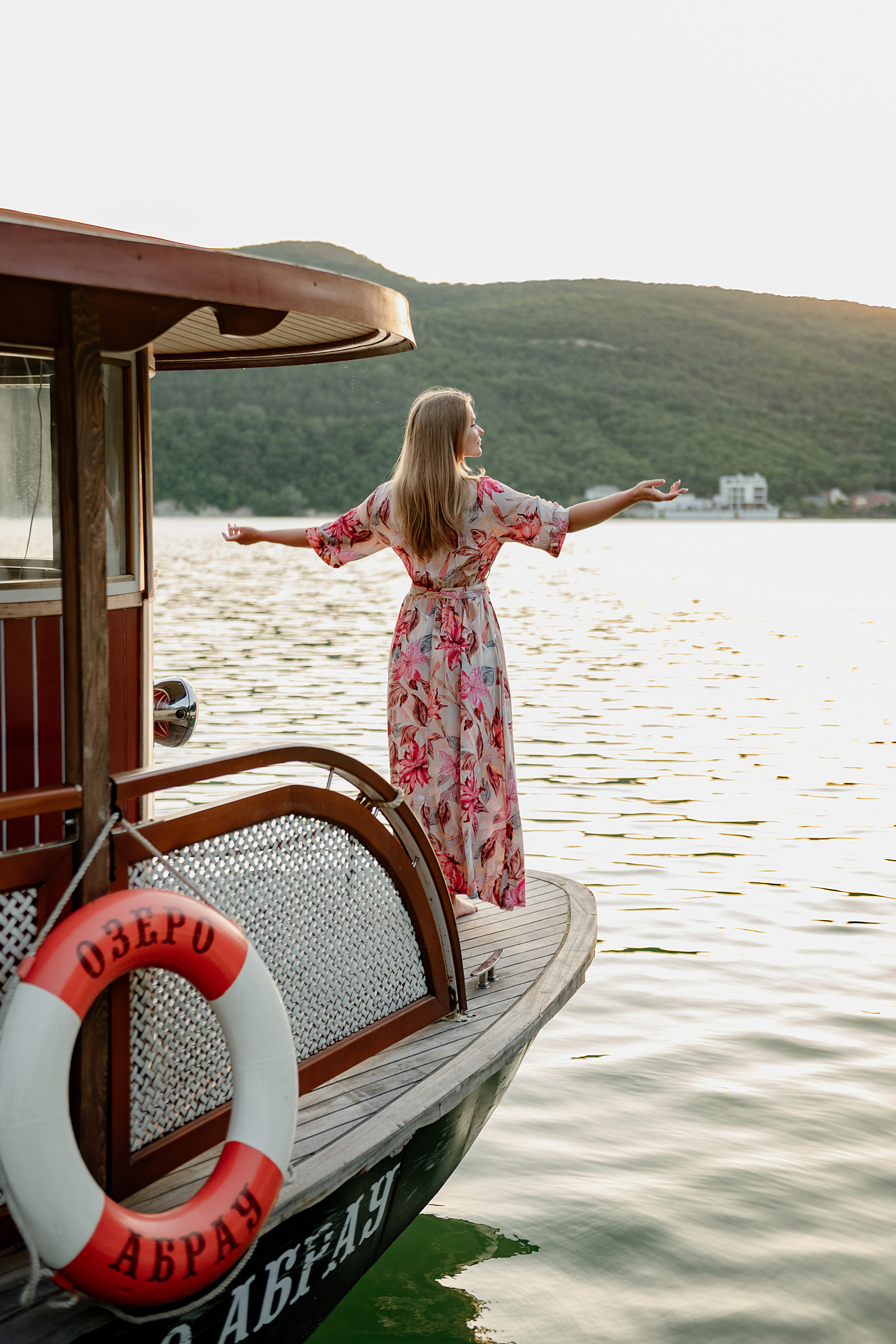 Абрау Дюрсо прогулочная фотосессия. Свадебный фотограф Новороссийск Марина КрамарИна Полещук