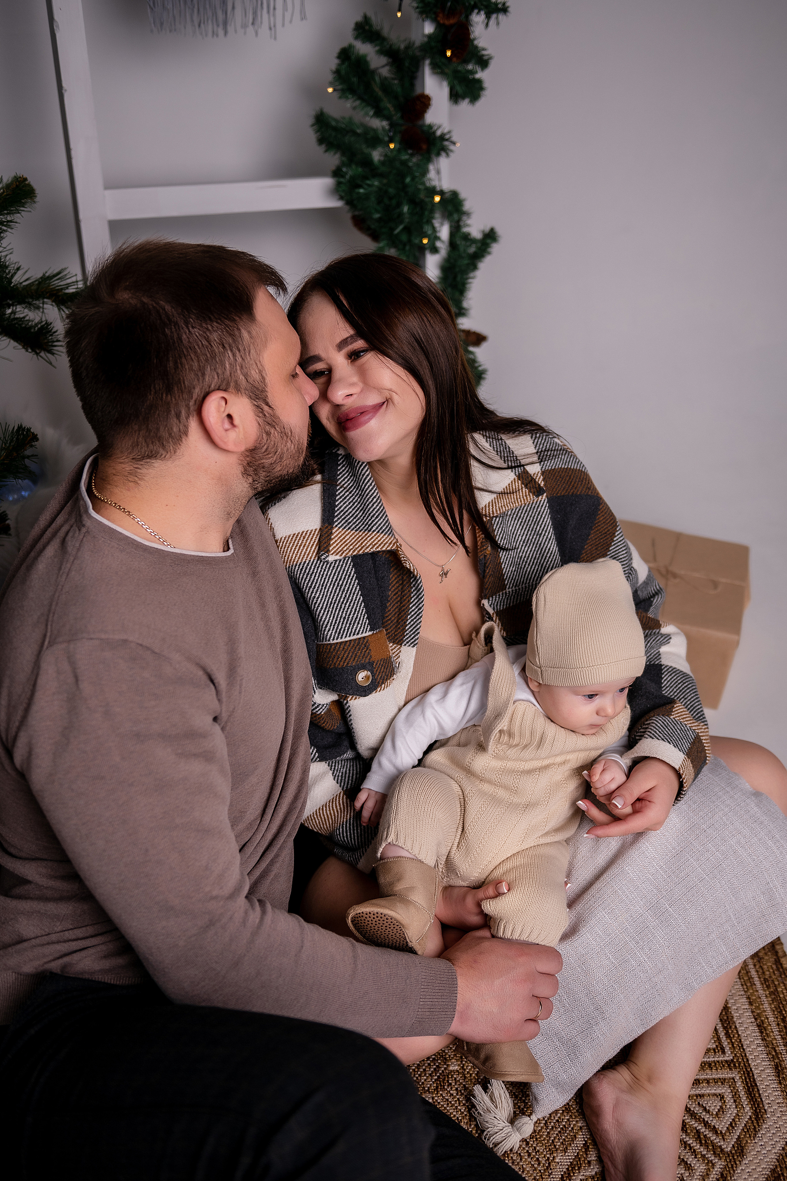 Семейная фотосессия в студии. Свадебный фотограф Новороссийск Марина КрамарИна Полещук