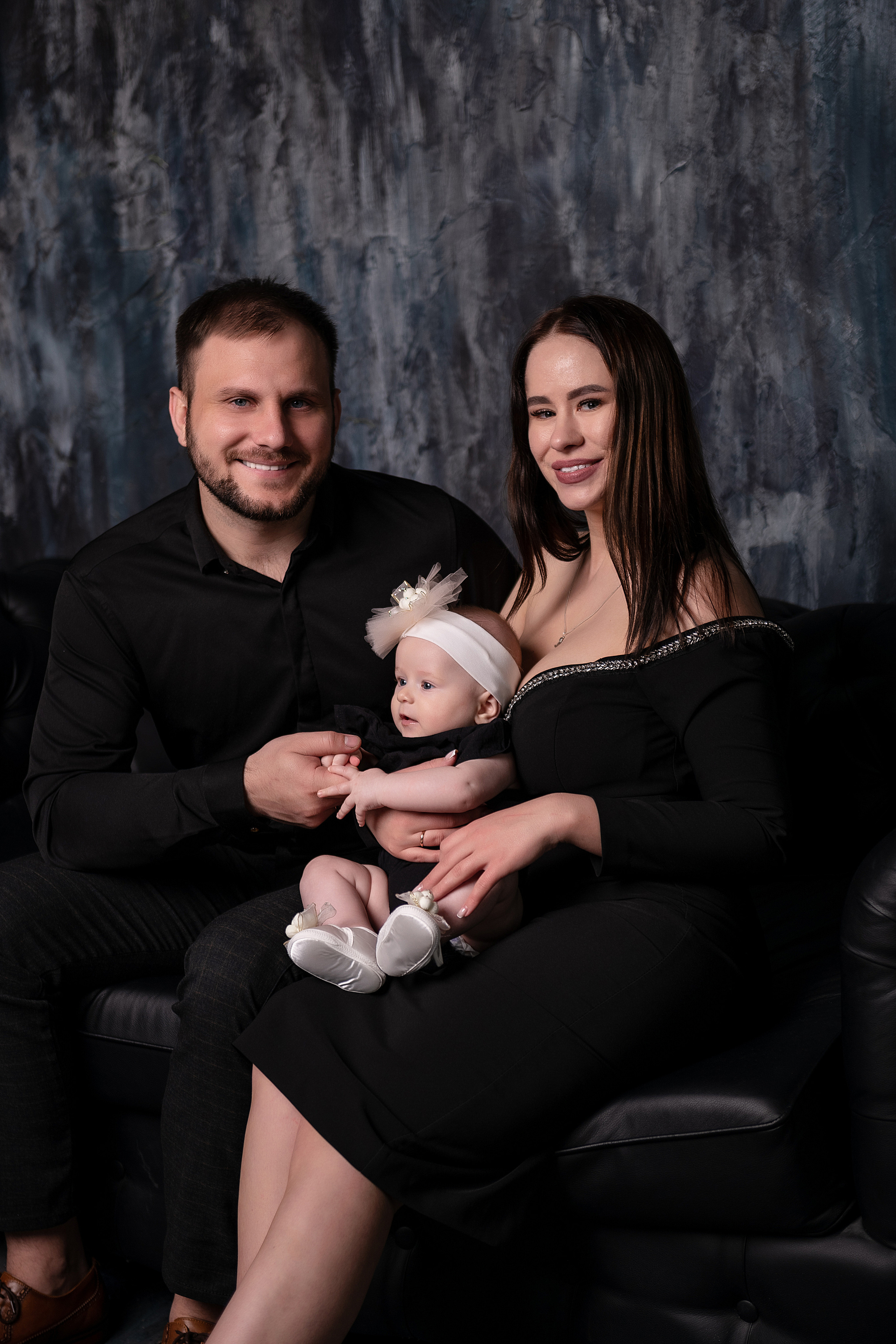 Семейная фотосессия в студии. Свадебный фотограф Новороссийск Марина КрамарИна Полещук