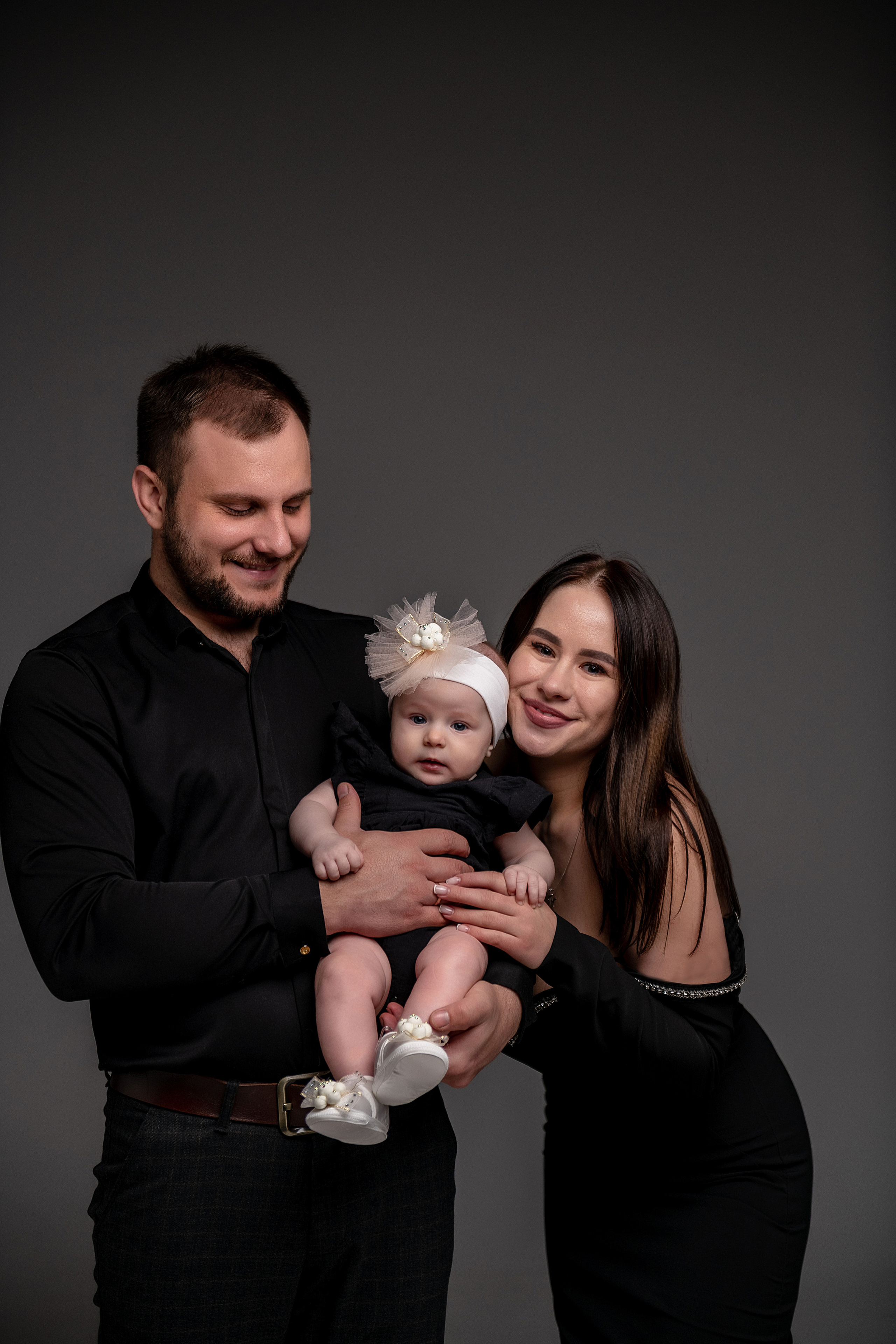 Семейная фотосессия в студии. Свадебный фотограф Новороссийск Марина КрамарИна Полещук