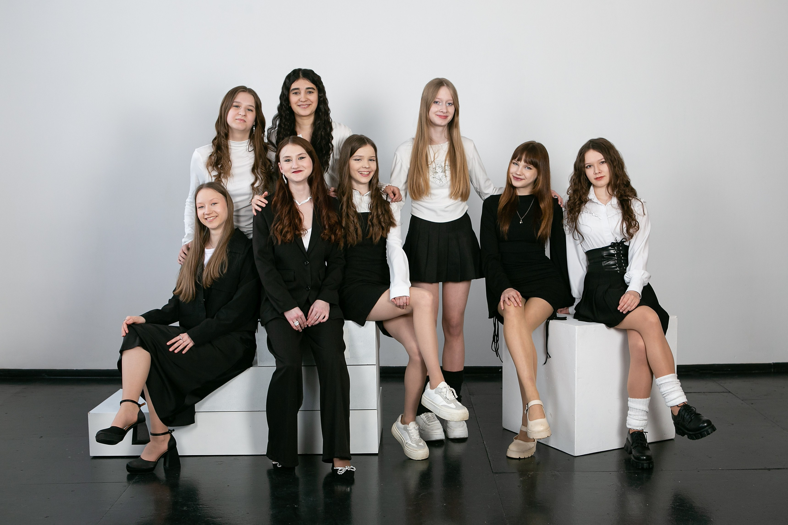 Школьная фотосессия в Омске. Выпускники. Фотосессия для выпускного альбома в Омске. Школьный фотограф в Омске. Фотограф Наталья Стаг в Омске. Фотографирую в разных стилях в разных студиях, а так же в школах и садах. Печатаю выпускные фотоальбомы