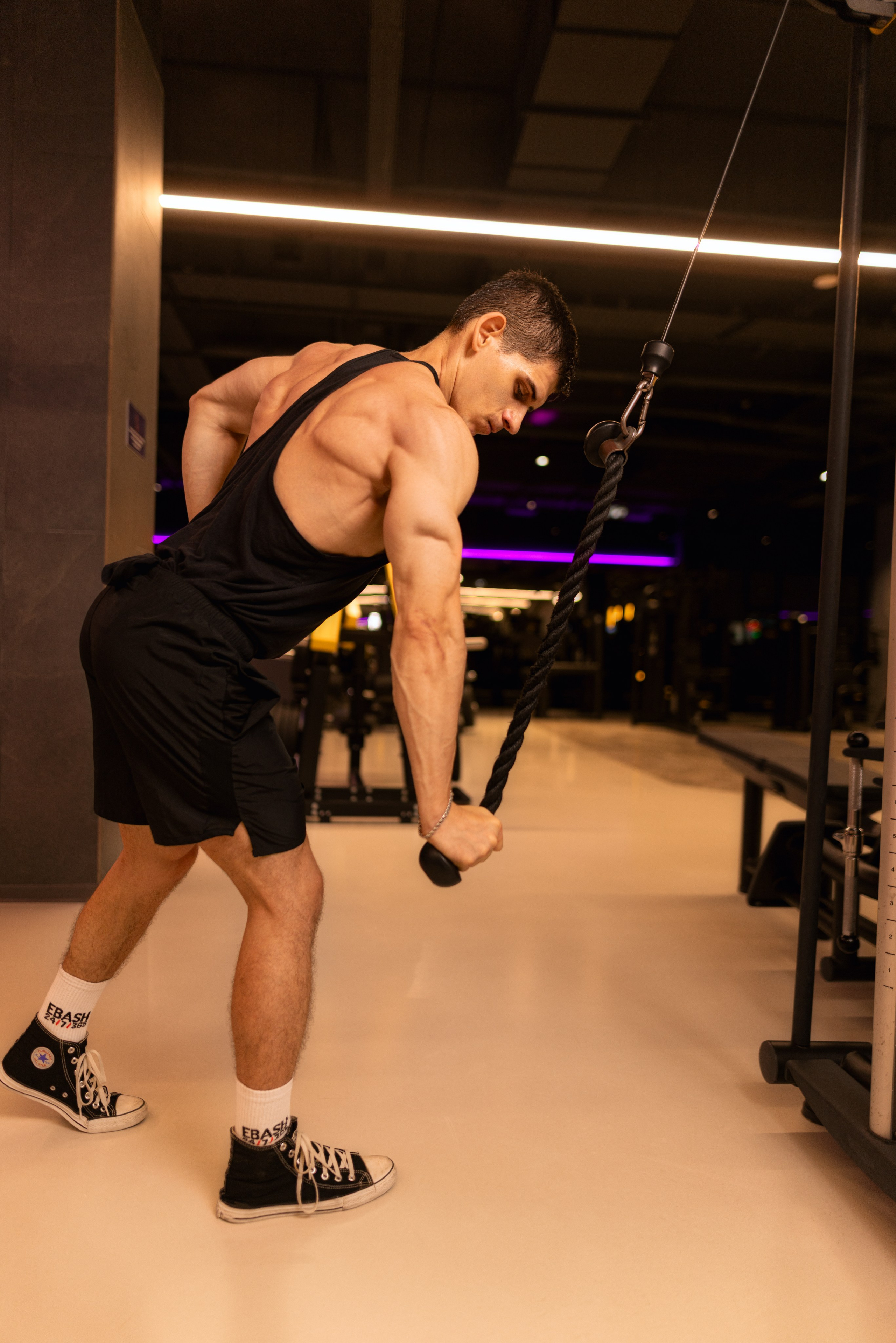 Фотосет в Владом в тренажерном зале для контента. Дмитрий Шульгин, портретный фотограф в Воронеже