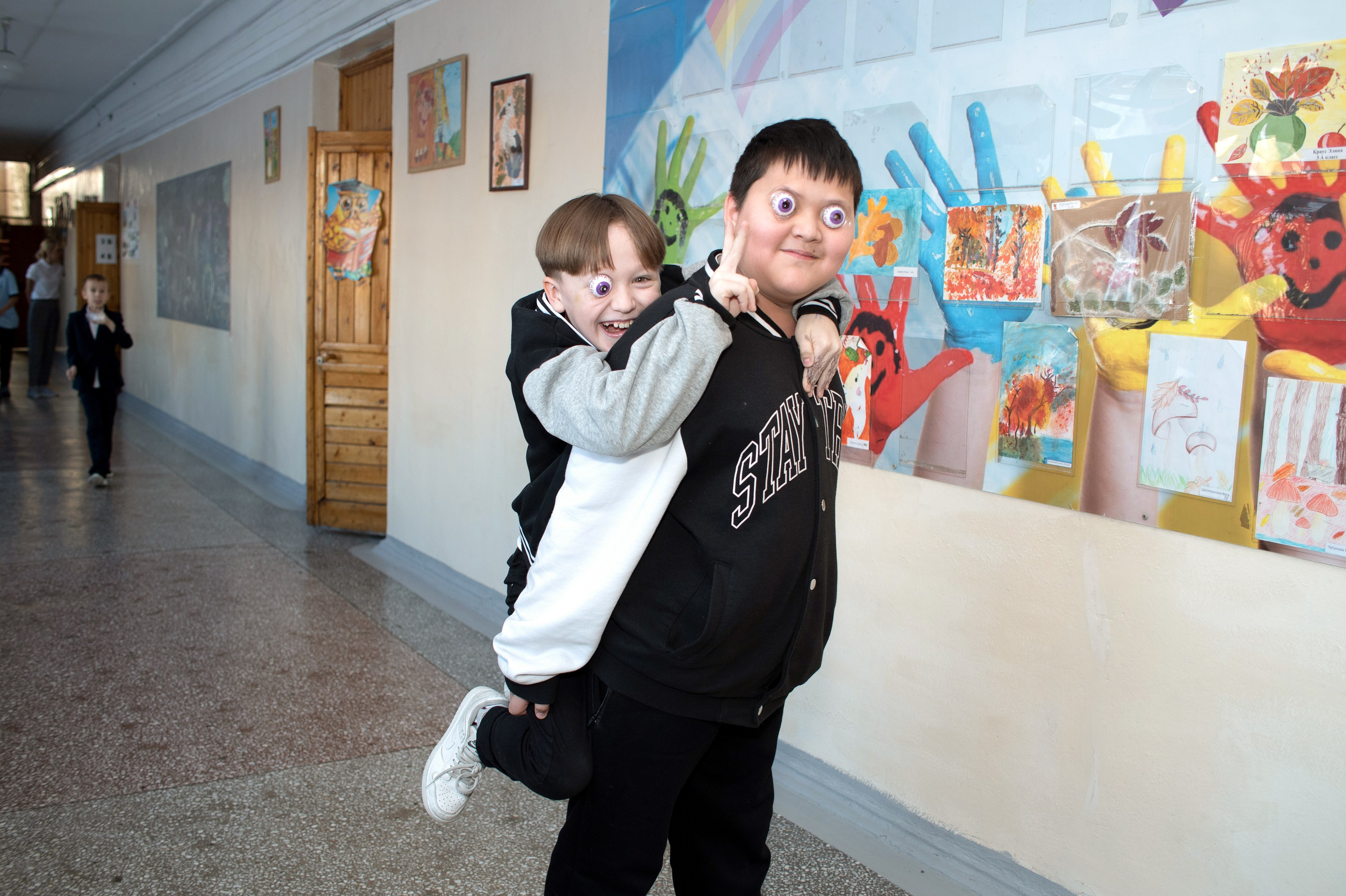 Начальная школа. Школьный фотограф, Новосибирск. Выпускные альбомы для школьников и детских садов, общие фото и «классные истории» для невыпускных классов