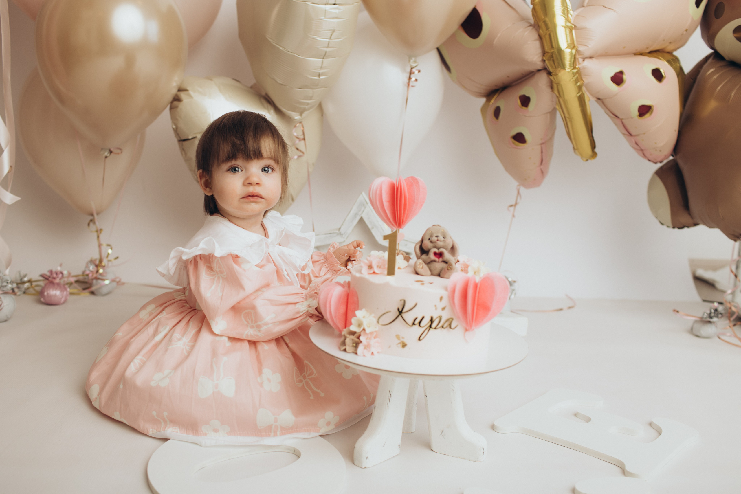 Фотосессия Первый Годик в Твери. Фотостудия для новорожденных и малышей в Твери — На ручки
