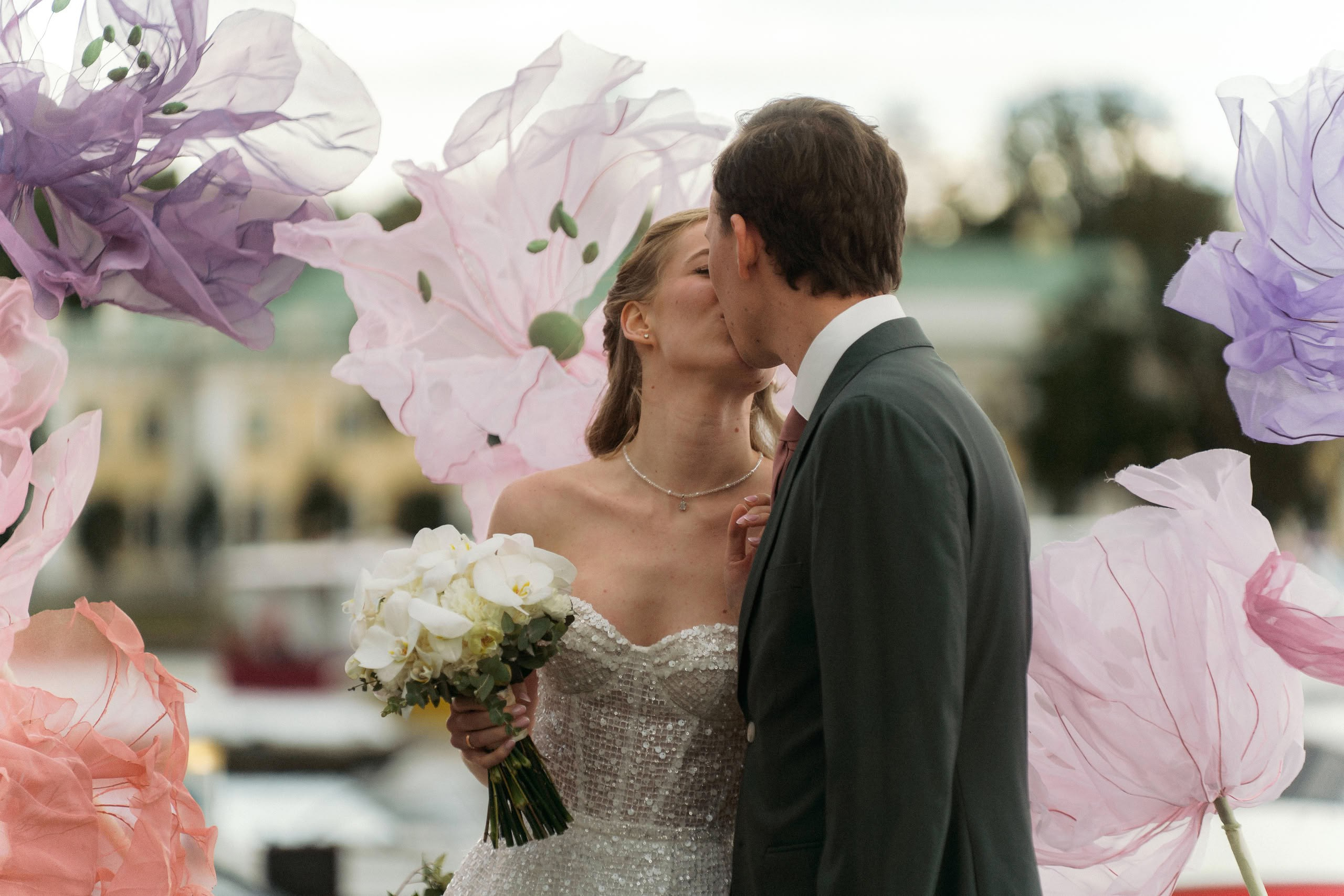 Арина и Илья — свадьба в Петербурге, цифра и плёнка. Свадебный фотограф Дмитрий Родионов — Санкт-Петербург и Ленинградская область