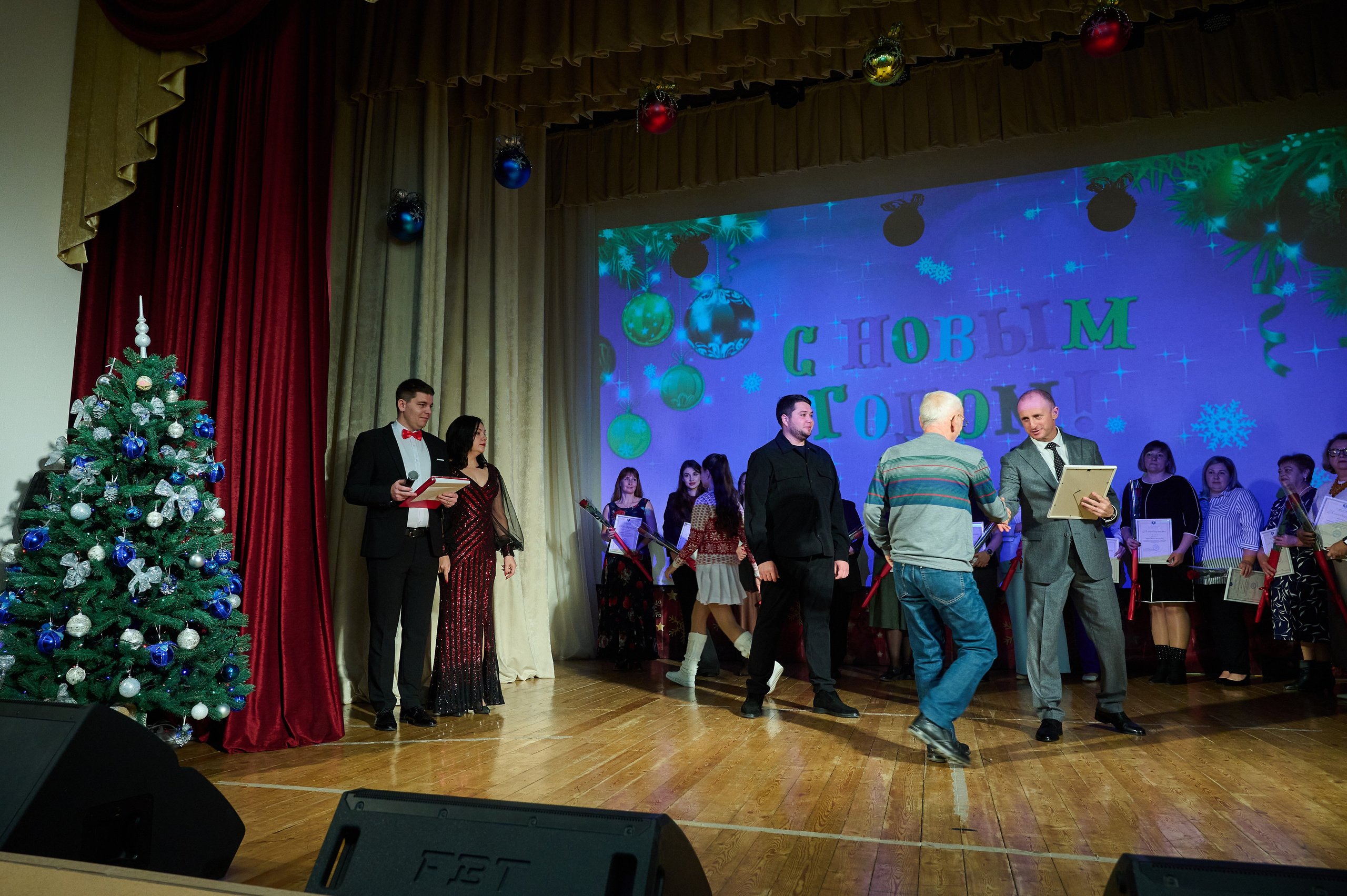 Концерт НГ В ДК. Жизнь курорта Кабардинка в фотографиях