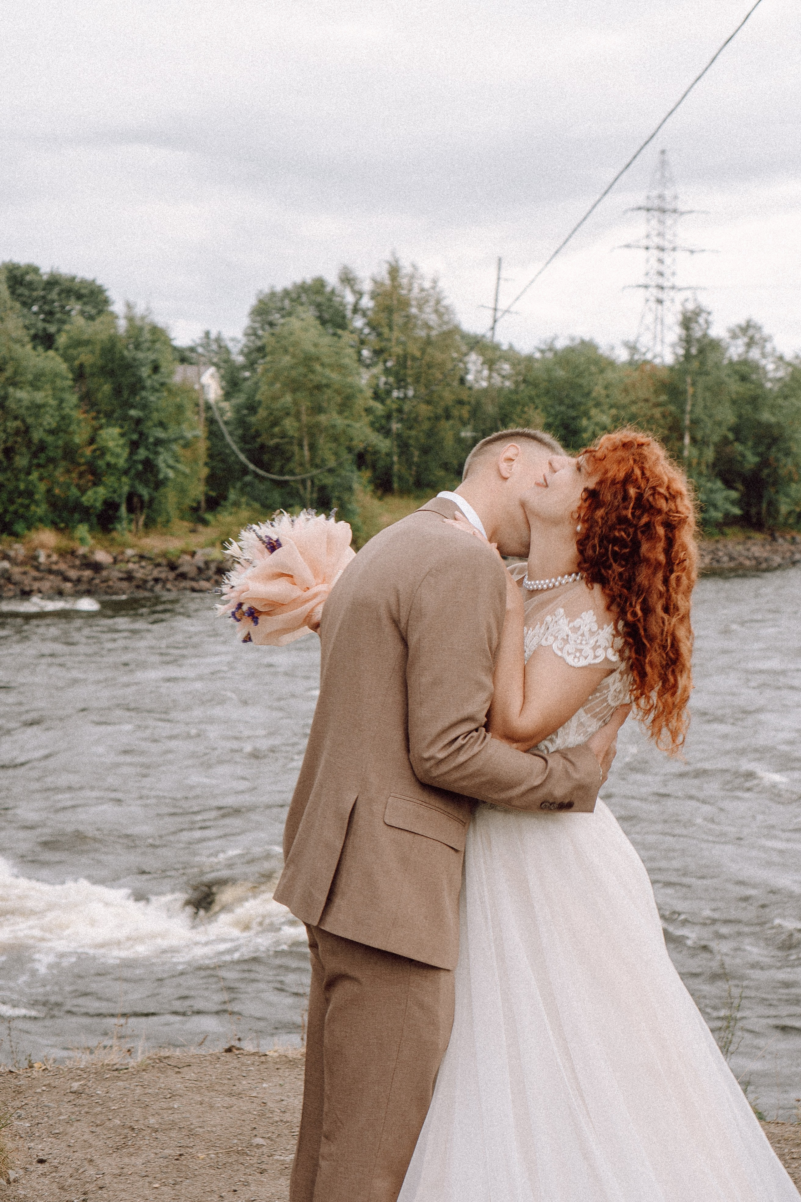 СВАДЕБНАЯ ФОТОСЕССИИЯ ПАРЫ В ГОРОДЕ ПРИОЗЕРСК В СОСНОВОМ ЛЕСУ И С ПИКАПОМ. Профессиональный фотограф, Санкт-Петербург — Виктория Богомолова