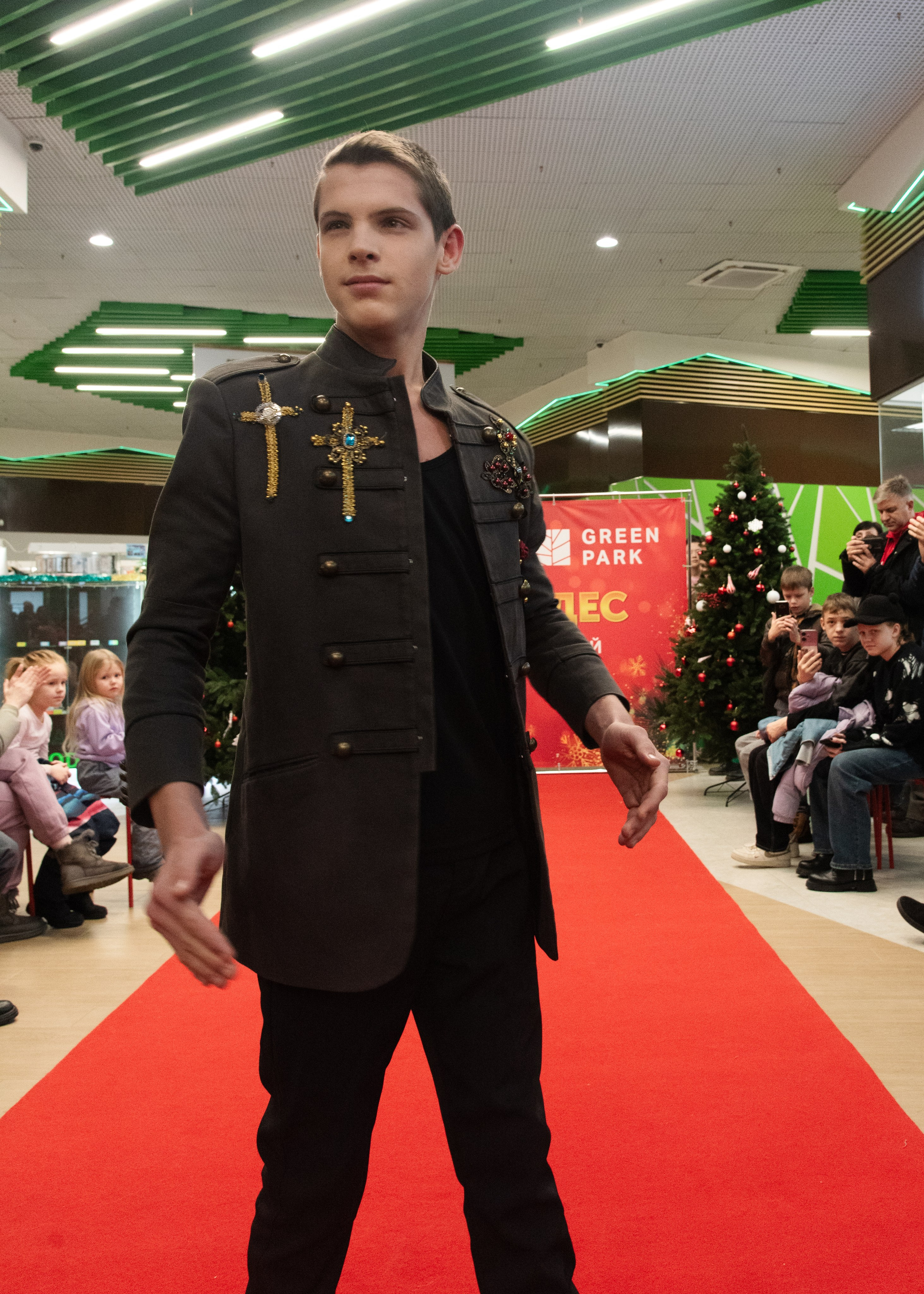 Показ Мод БФ «Исток Жизни». Дети с «Безграничными Возможностями». Портретный Семейный Fine-Art фотограф в Санкт-Петербурге Криулина