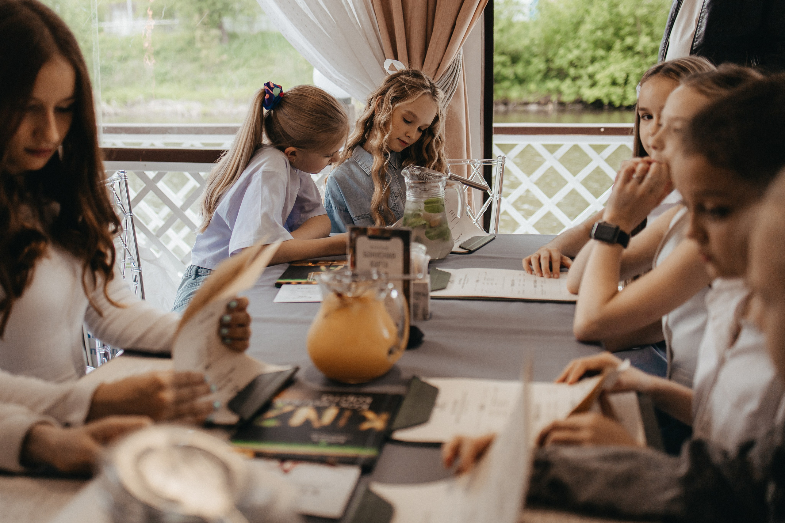 День рождения в компании девочек гимнасток. Семейный фотограф в Москве, Щелково, Фрязино _ Виктория Степанова